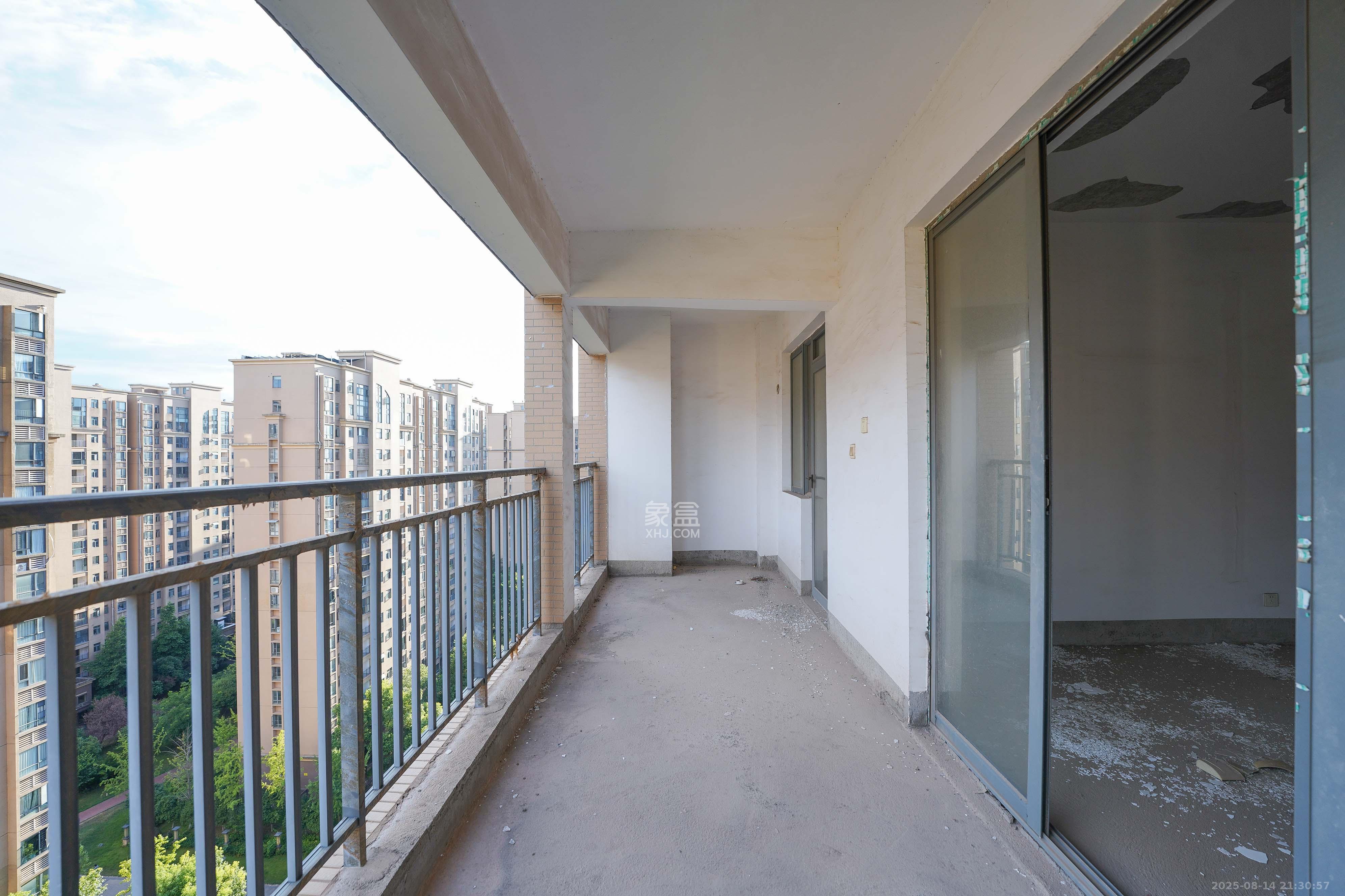 和美星城 4室2厅2卫 130.0万 和美星城 4室2厅2卫 130.0万阳台