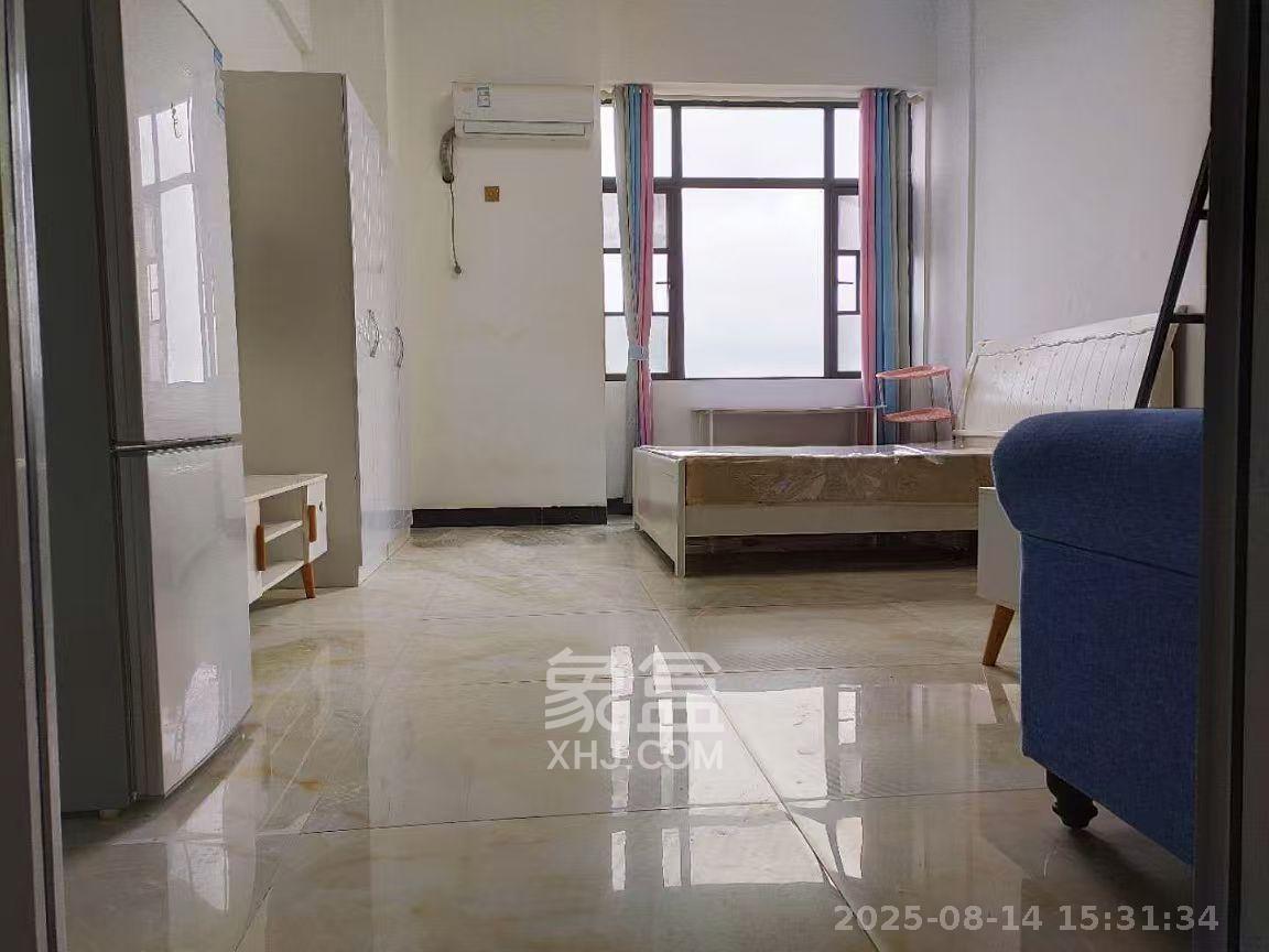 黄金一区 1室1厅1卫 1200.0元/月 黄金一区 1室1厅1卫 1200.0元/月室内图