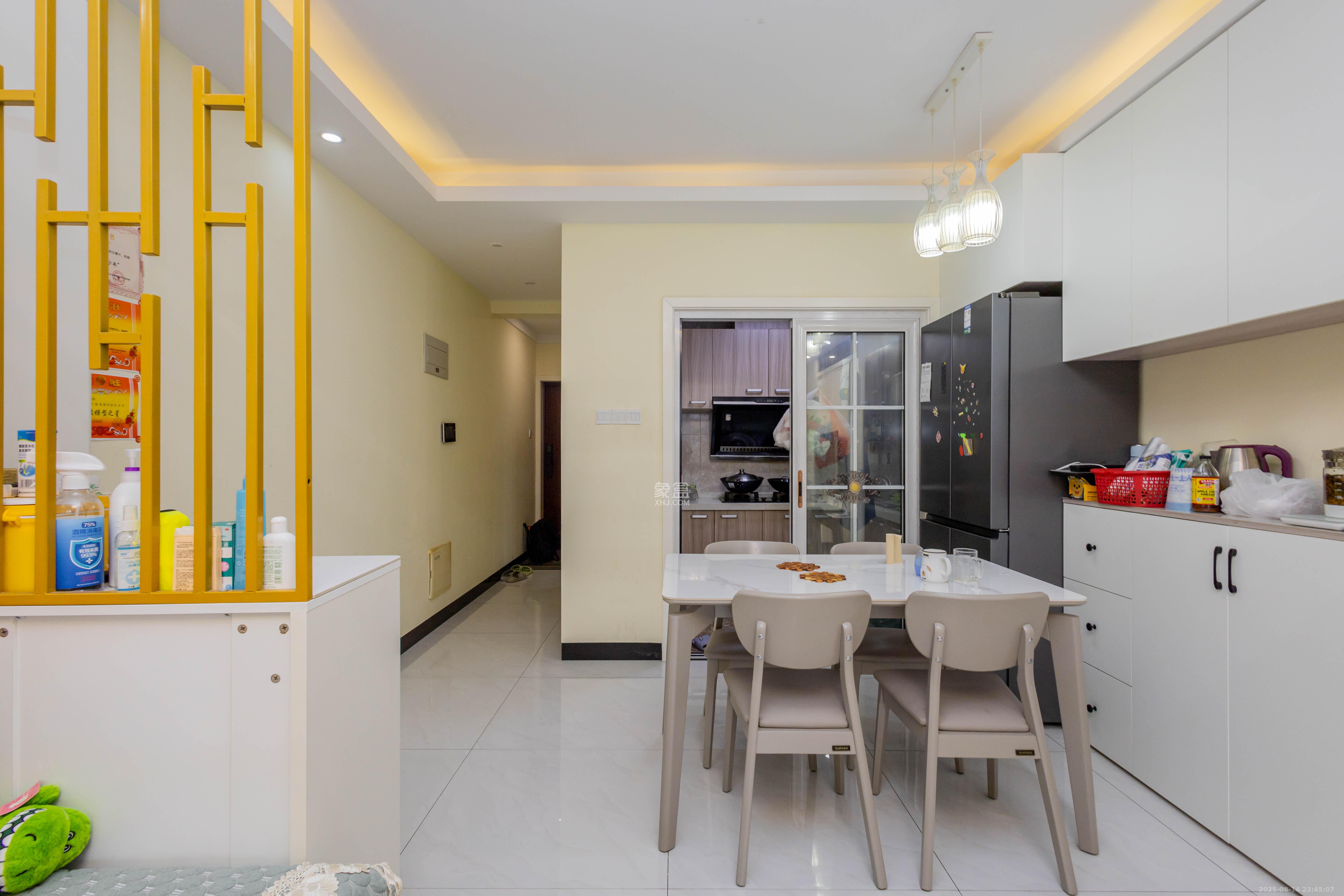 中国铁建国际城二期  3室2厅1卫    61.8万客厅