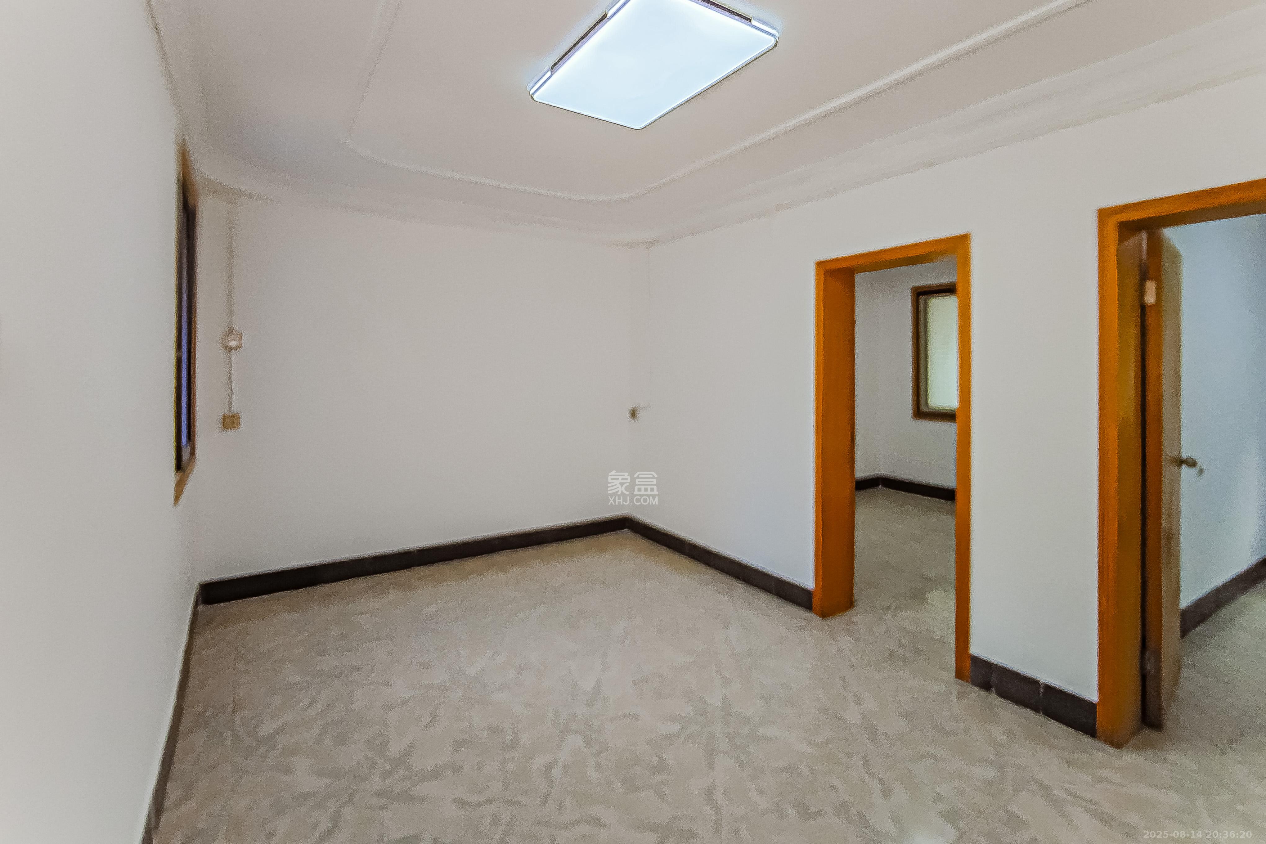 向东南社区  3室1厅1卫    54.0万