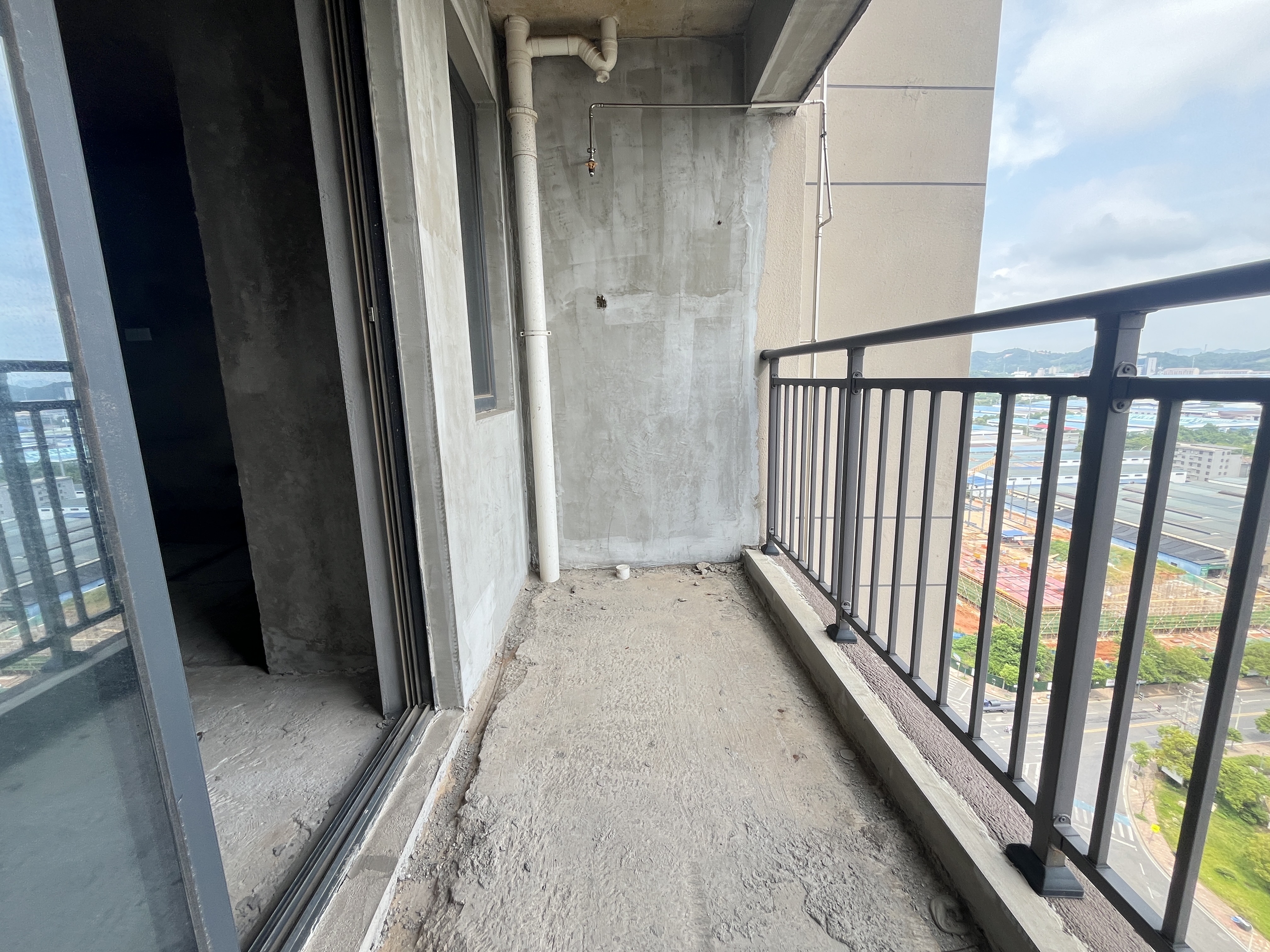 三一街区  3室2厅2卫   48.00万阳台
