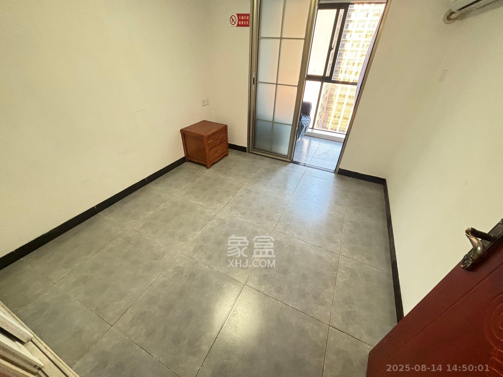 洋湖时代  3室2厅2卫   2200.00元/月室内图