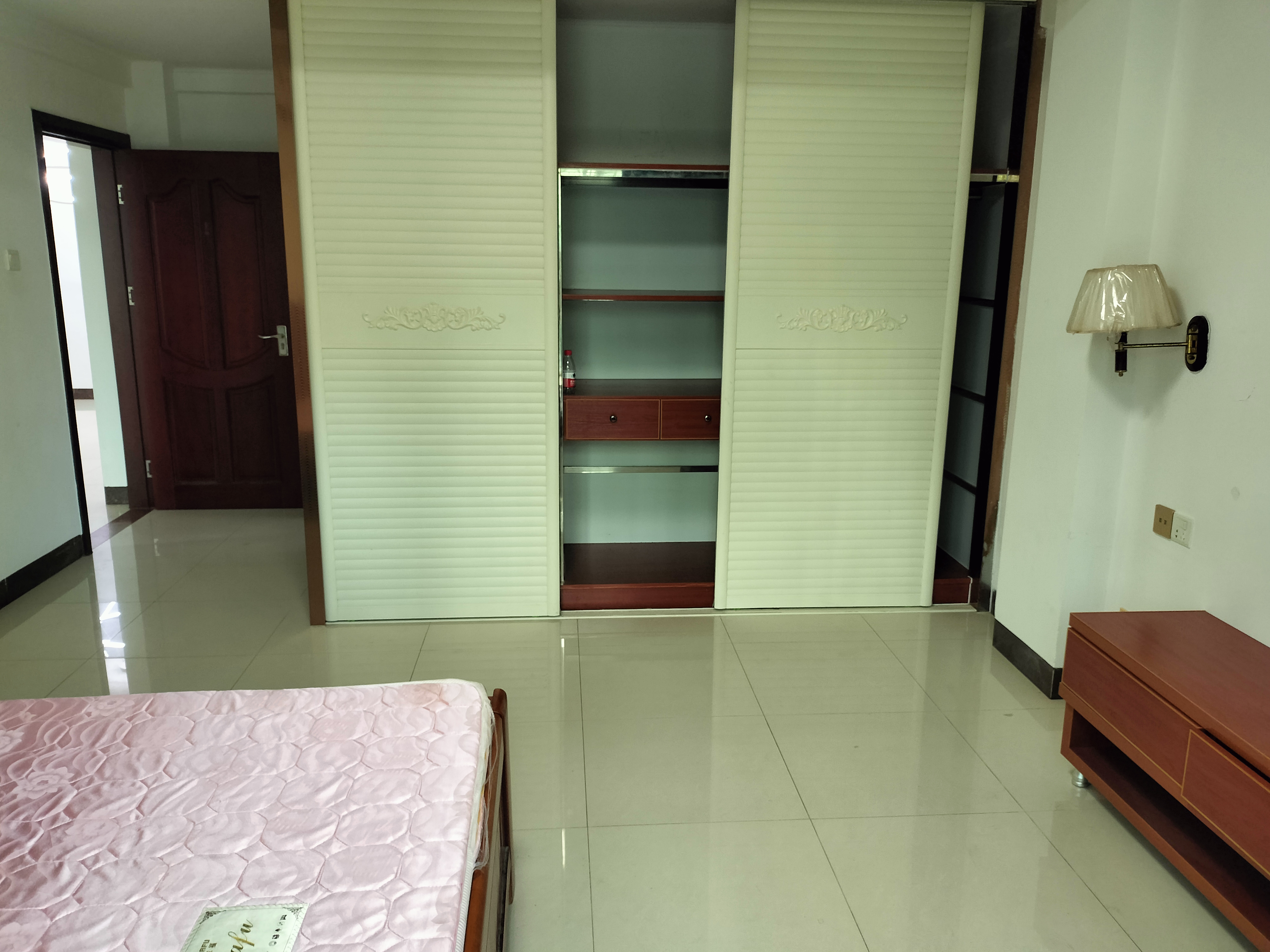 滨江温泉花园 3室2厅2卫 2300.0元/月 滨江温泉花园 3室2厅2卫 2300.0元/月室内图