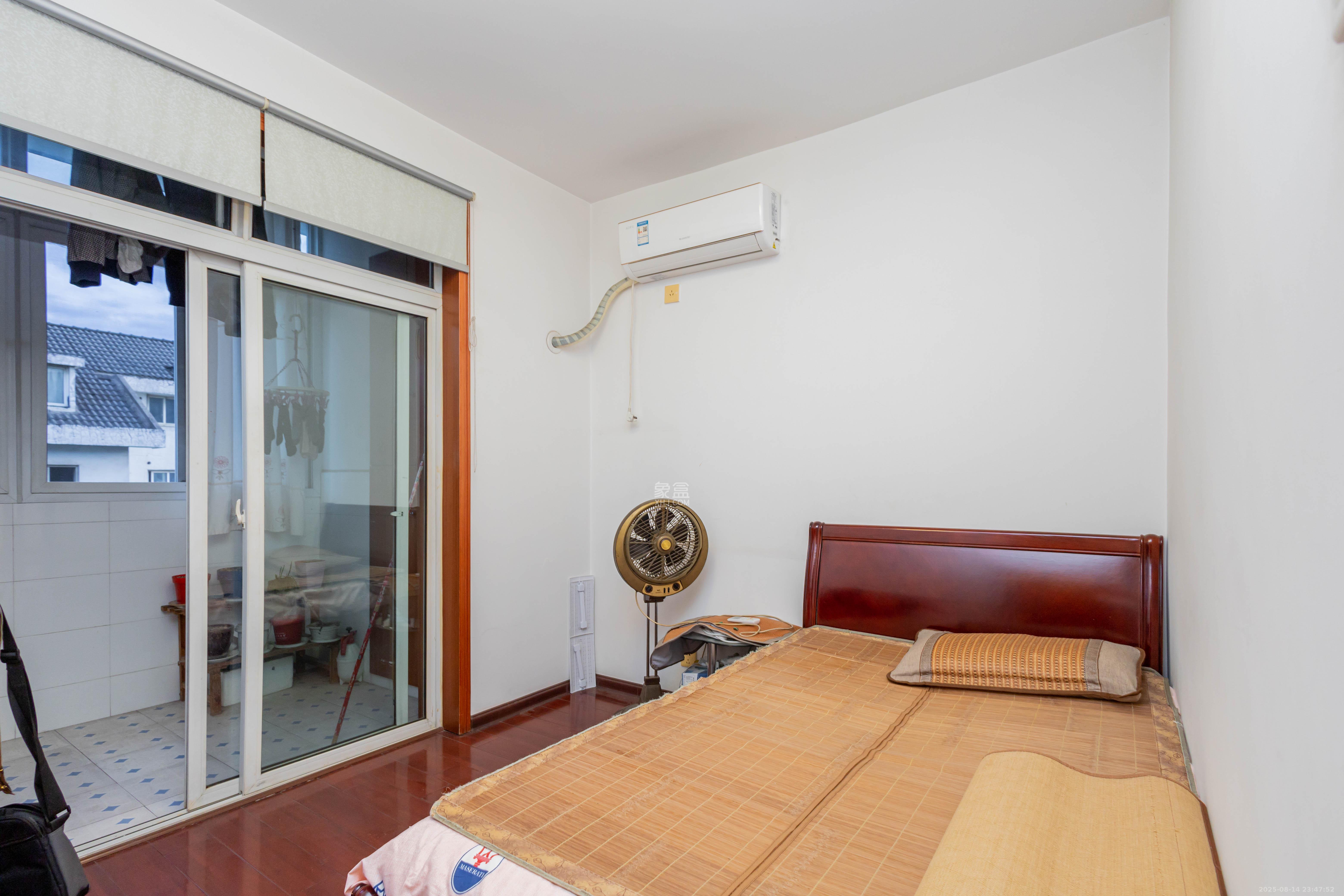 东岸锦城(东方人家)  5室2厅2卫    65.0万卧室