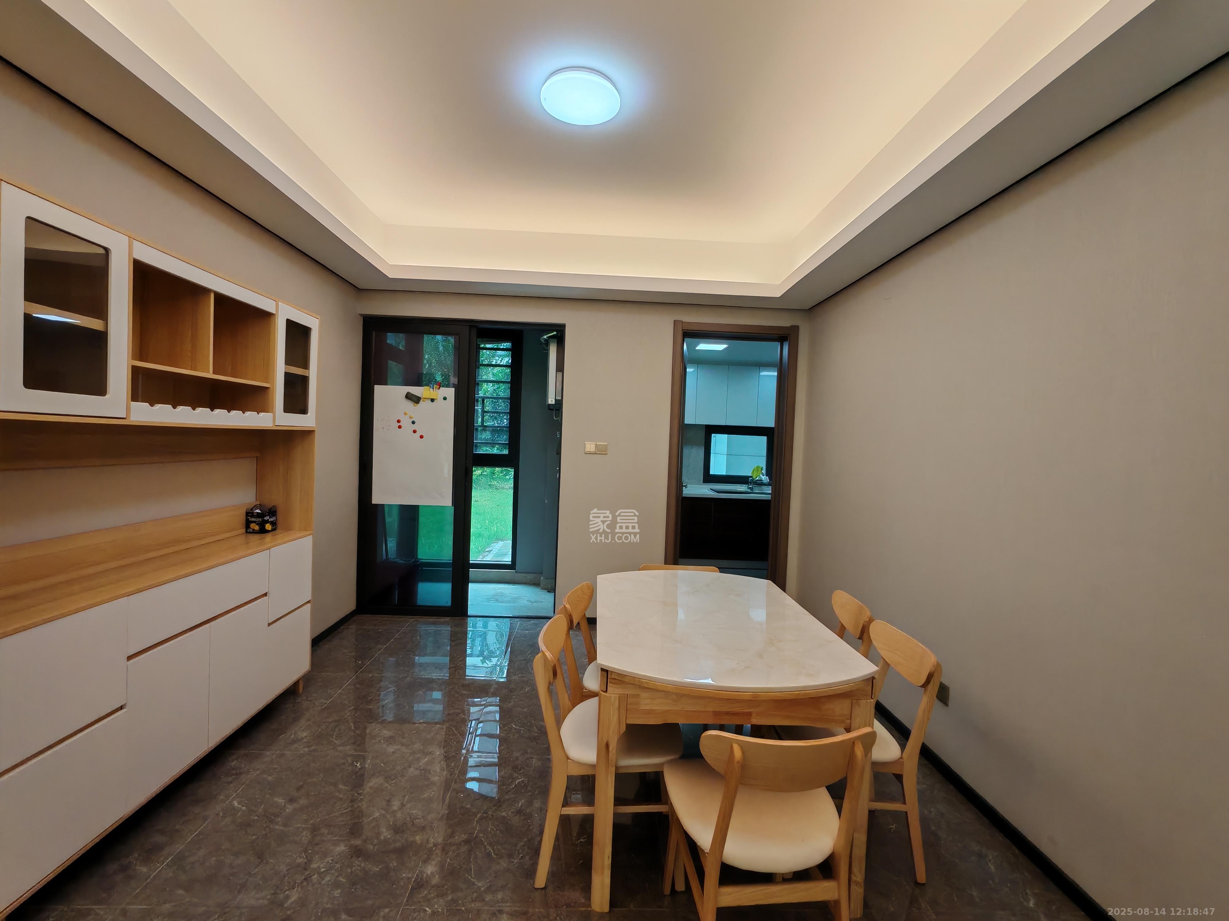 中海阅麓山一期  5室2厅2卫   6800.00元/月室内图