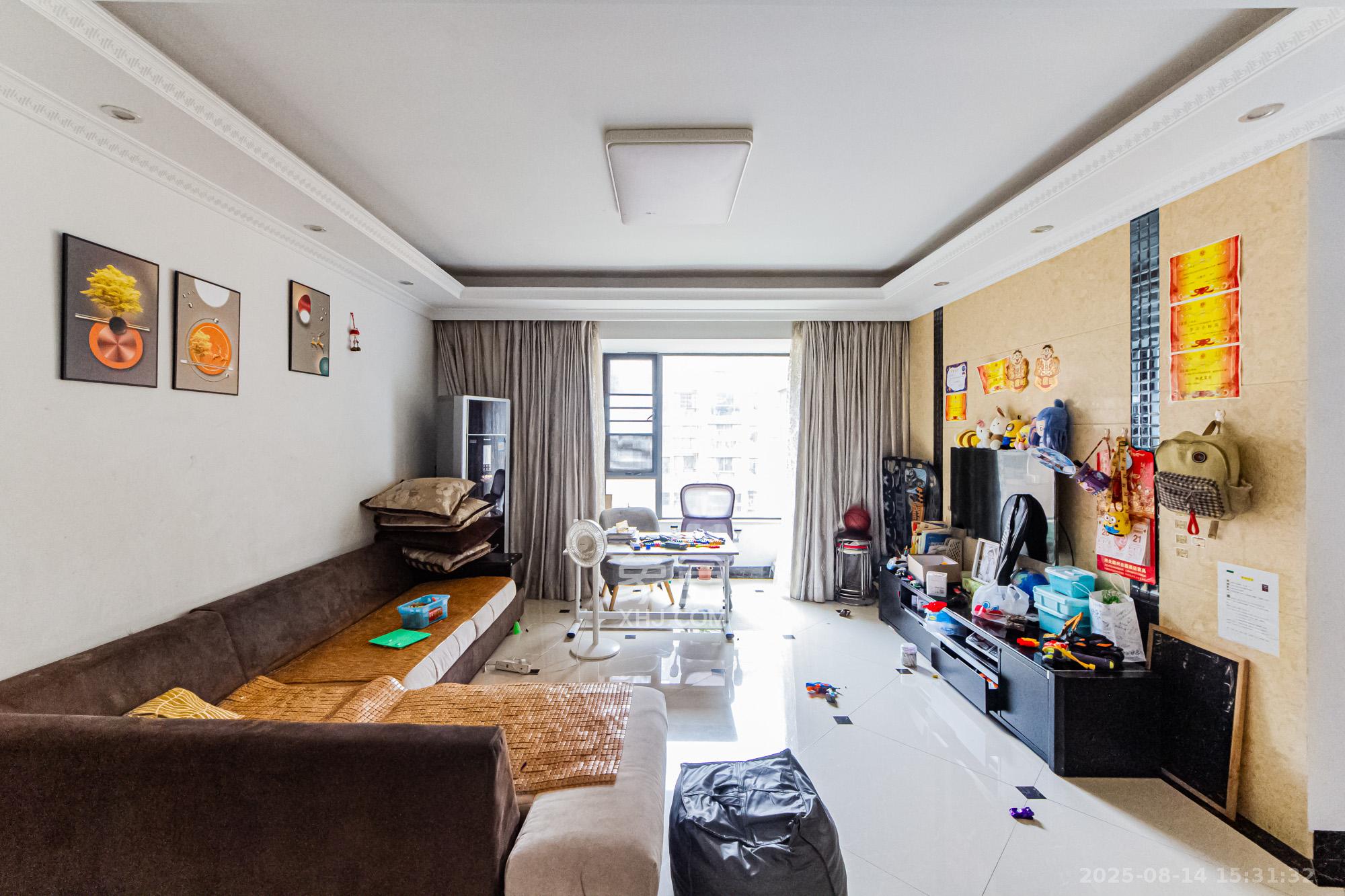 英祥春天 3室2厅2卫 2500.0元/月 英祥春天 3室2厅2卫 2500.0元/月室内图