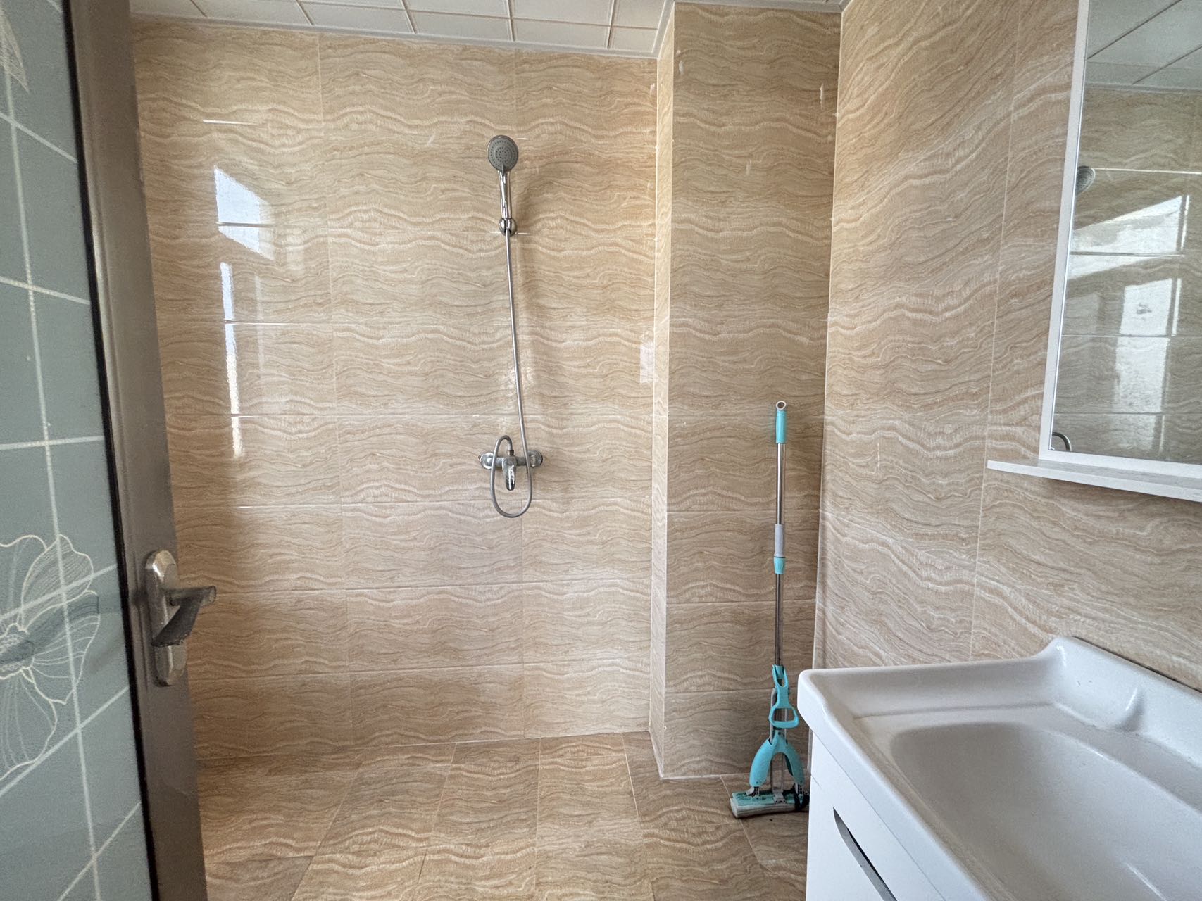 西海瑞园 3室2厅2卫 2200.0元/月 西海瑞园 3室2厅2卫 2200.0元/月室内图