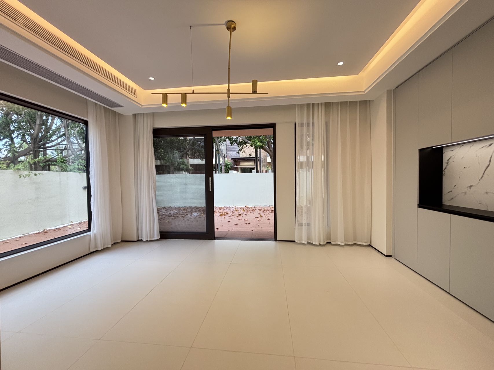 万科浪琴湾  5室3厅4卫    1198.0万 万科浪琴湾  5室3厅4卫    1198.0万户型图