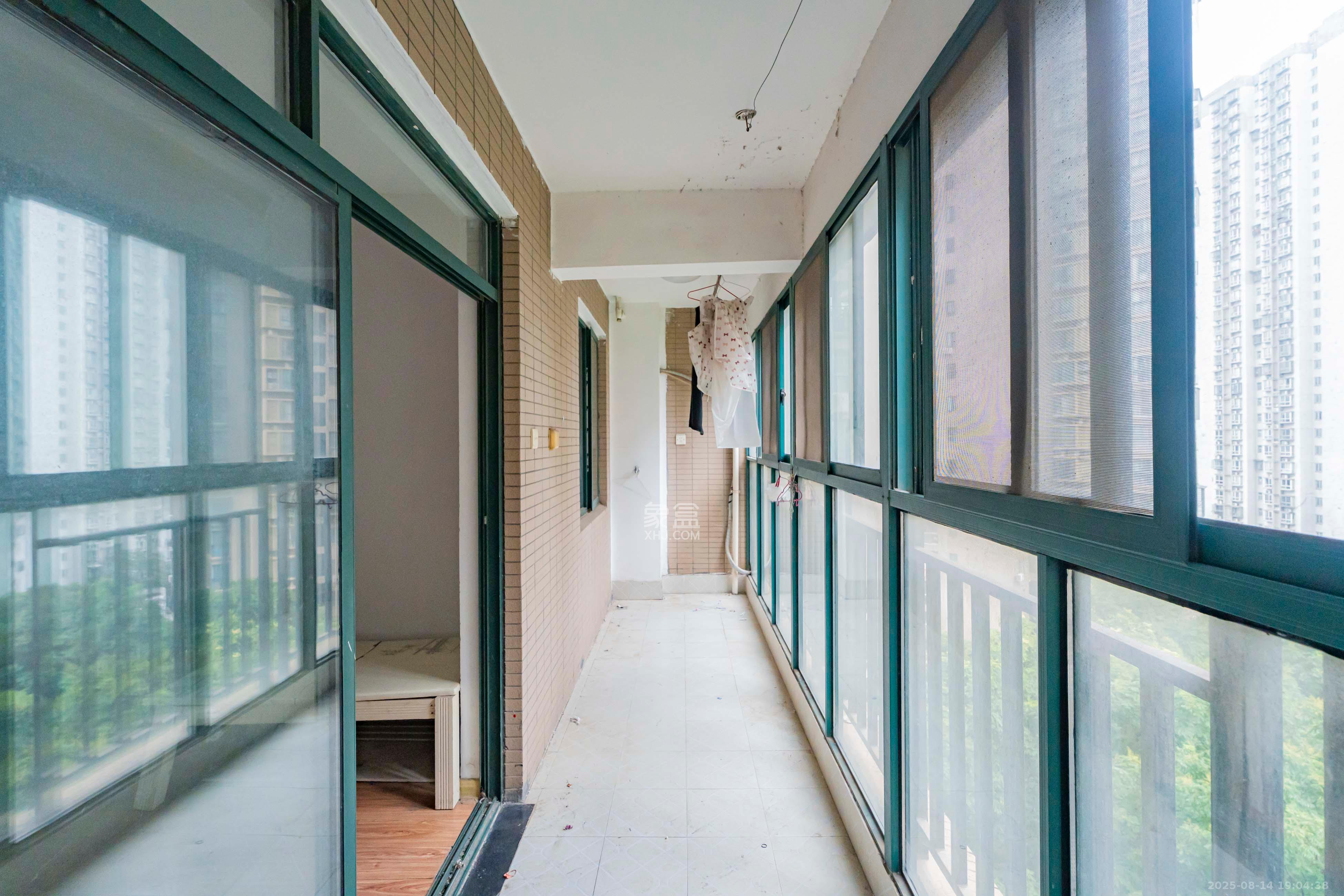 绿洲花园  3室2厅2卫    115.0万阳台