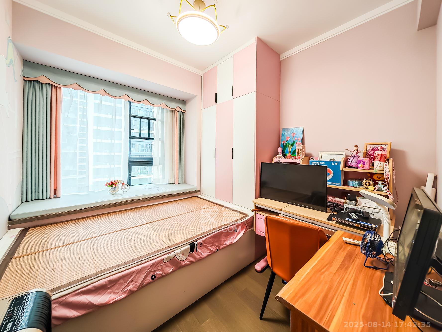 金地兰亭樾  3室2厅2卫    170.0万 金地兰亭樾  3室2厅2卫    170.0万卧室