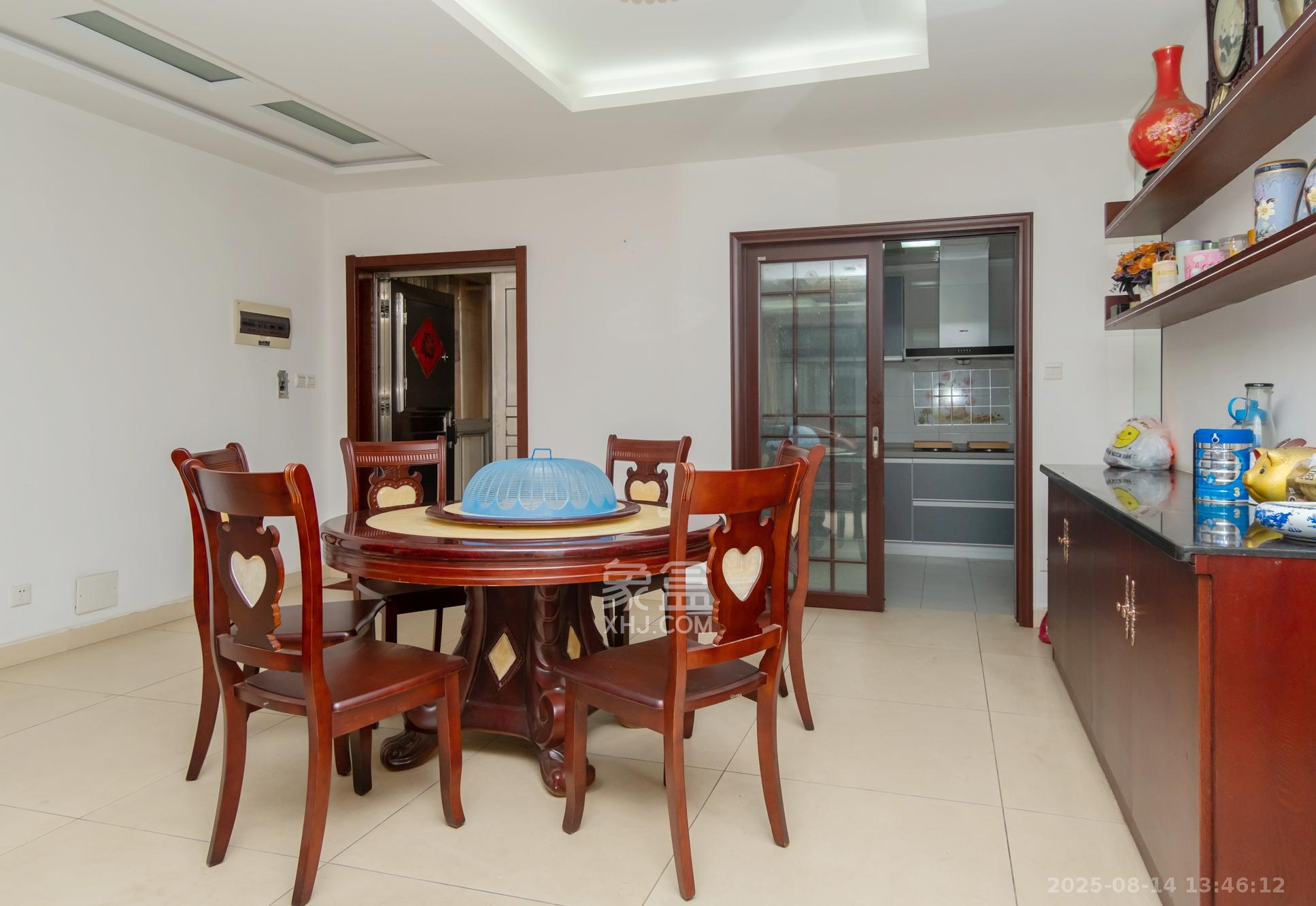 长丰星城 5室2厅1卫 145.0万 长丰星城 5室2厅1卫 145.0万客厅