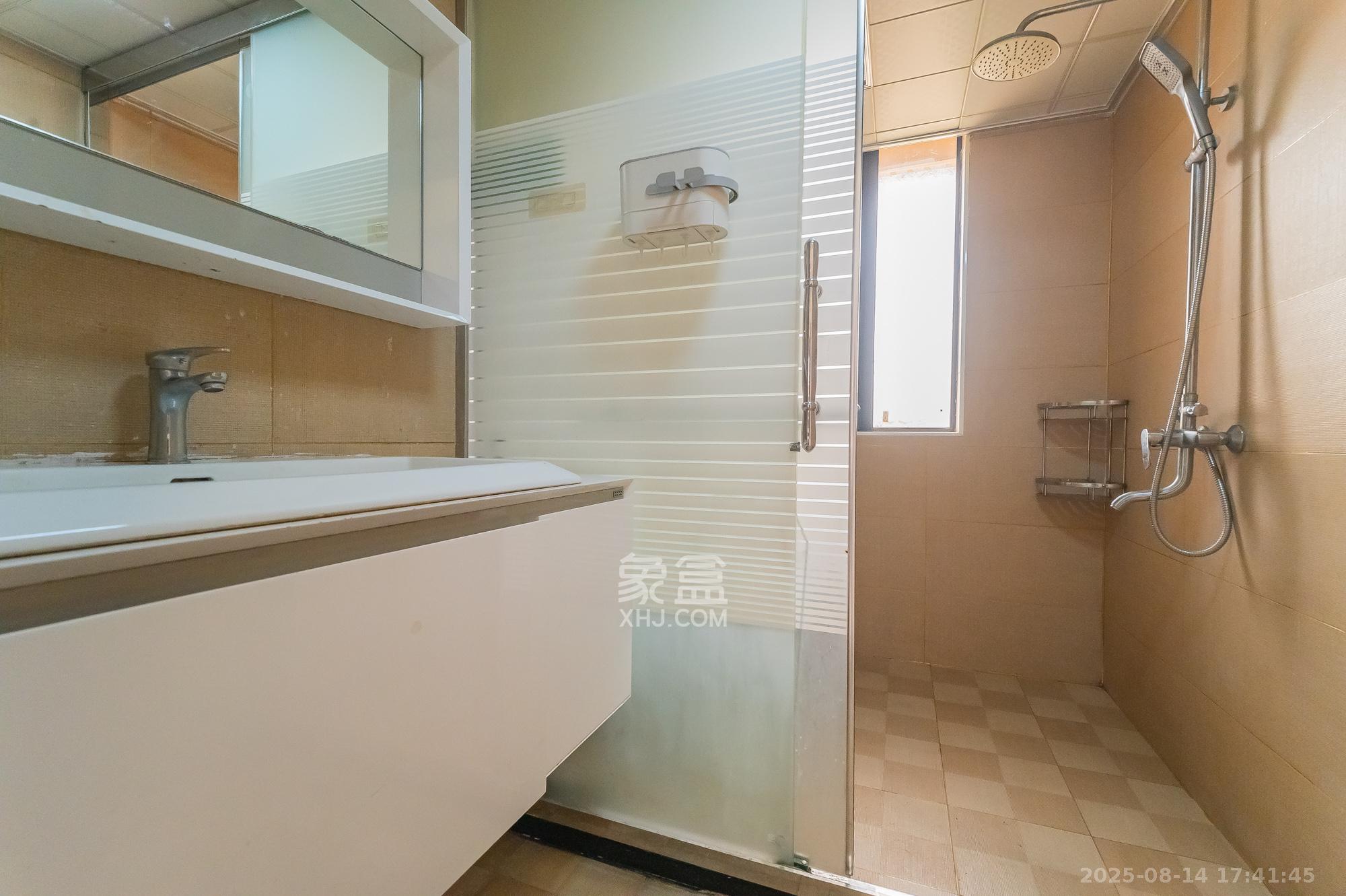 深业睿城 4室2厅1卫 115.0万 深业睿城 4室2厅1卫 115.0万卫生间