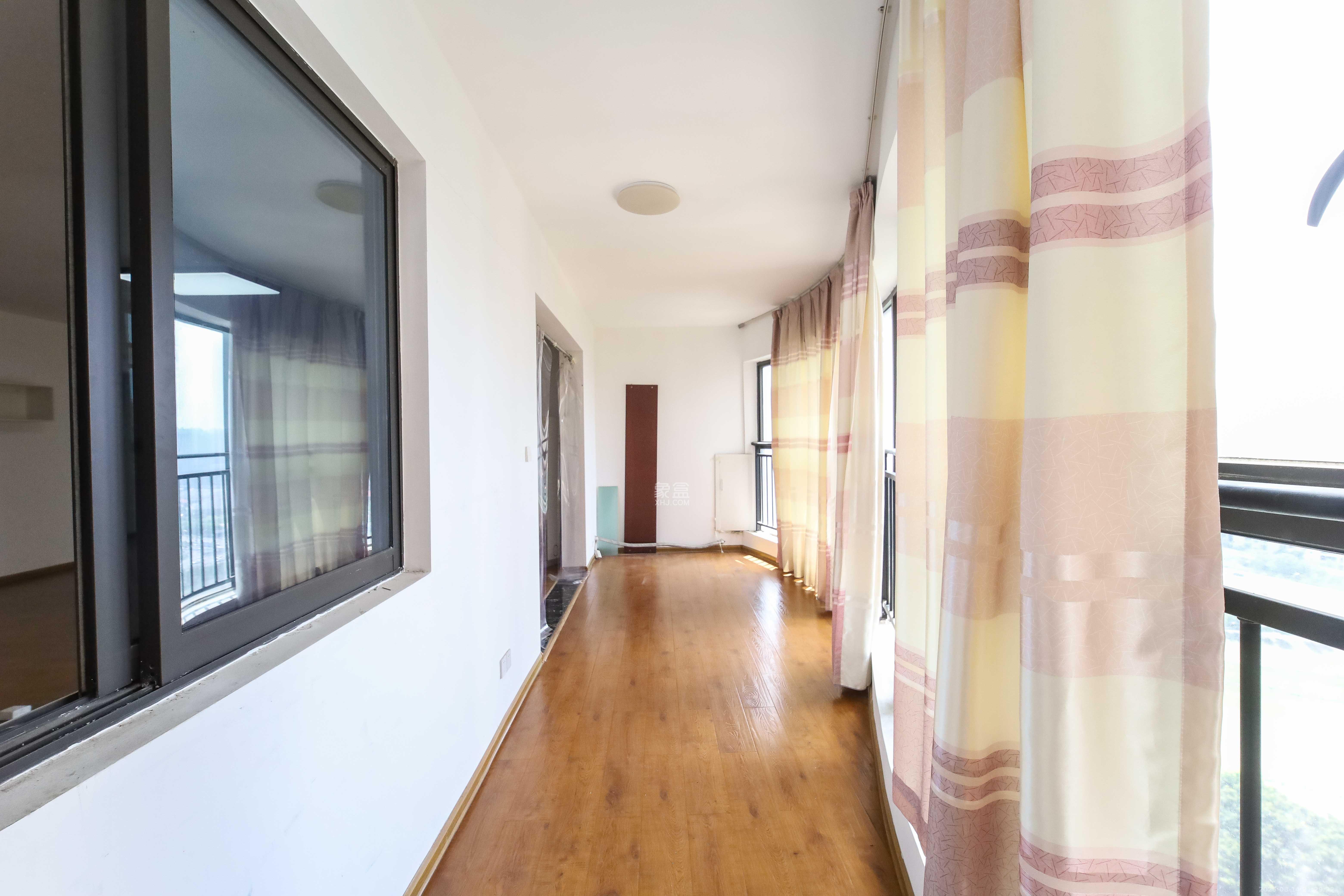 湘域熙岸 4室2厅2卫 240.0万 湘域熙岸 4室2厅2卫 240.0万阳台