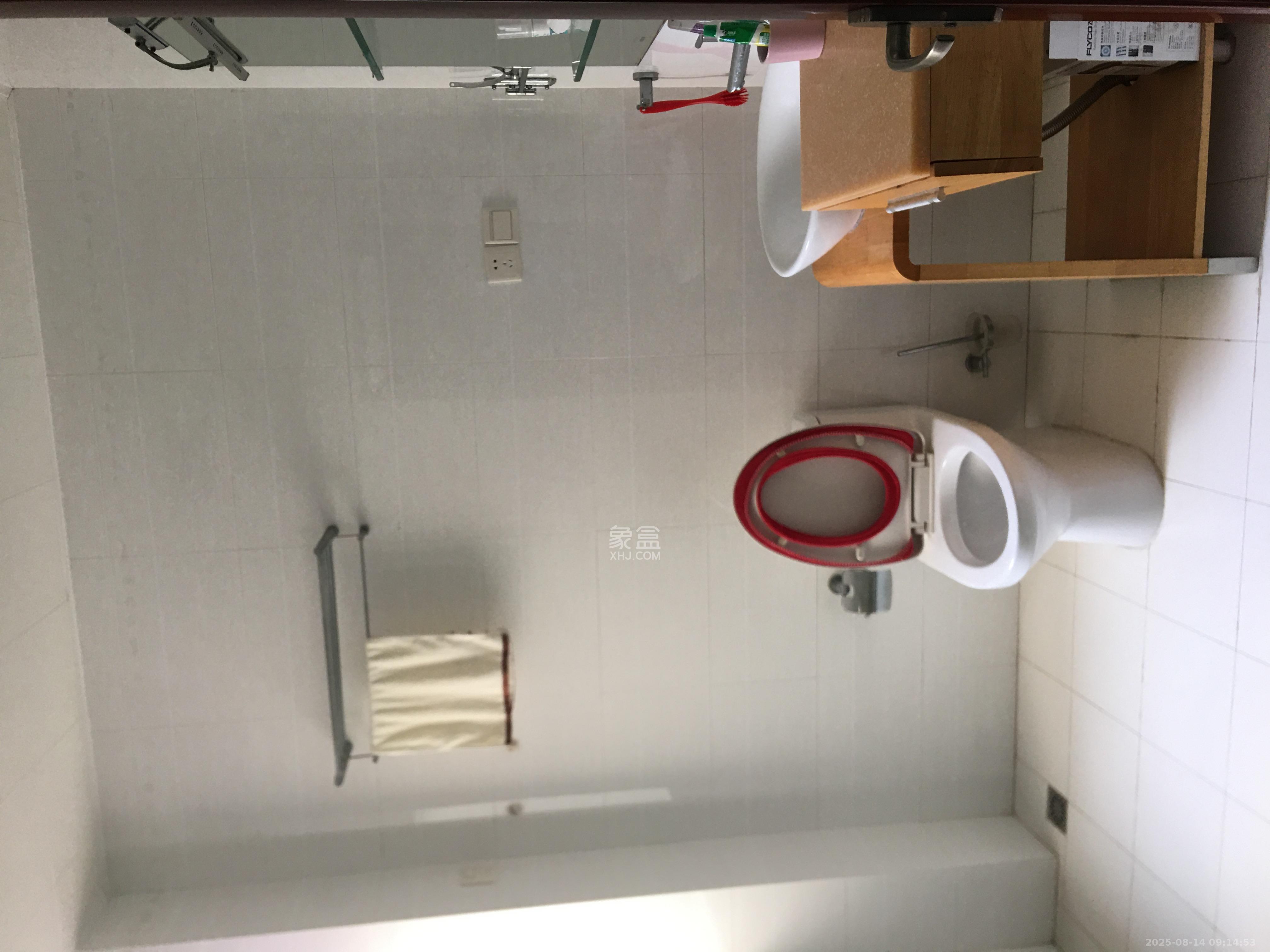 九峰小区(一二三四区) 3室2厅2卫 3800.0元/月 九峰小区(一二三四区) 3室2厅2卫 3800.0元/月室内图