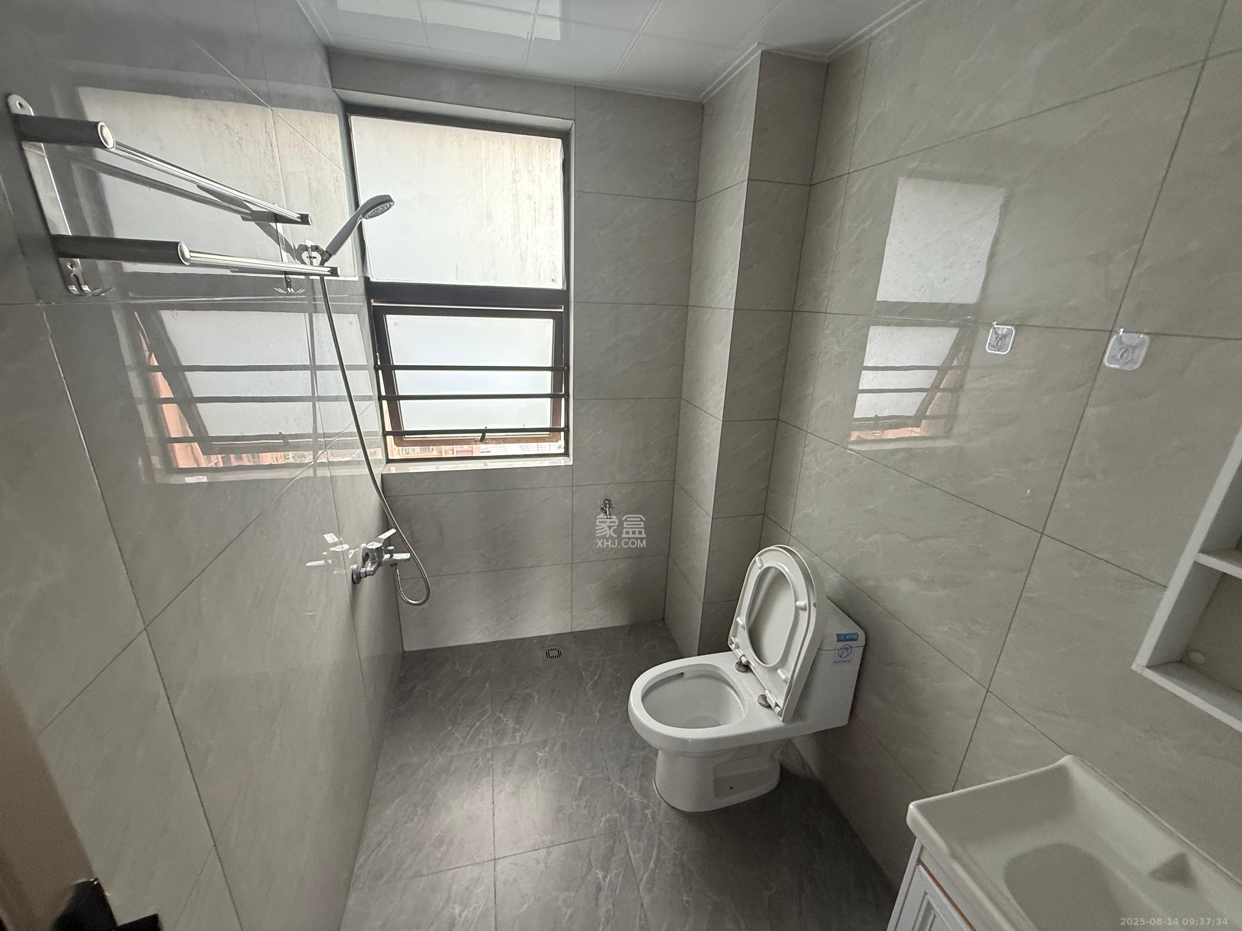 润和又一城 3室2厅2卫 2200.0元/月 润和又一城 3室2厅2卫 2200.0元/月室内图