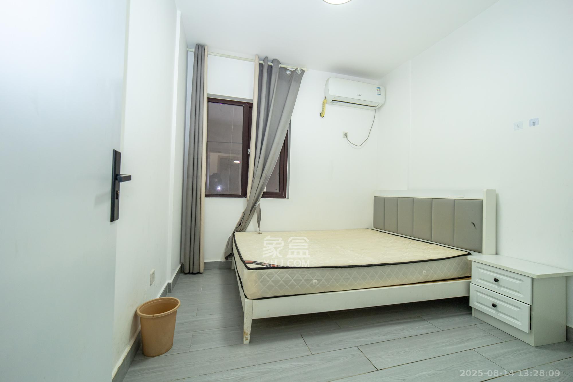 新长海广场  3室2厅1卫    64.9万 新长海广场  3室2厅1卫    64.9万卧室