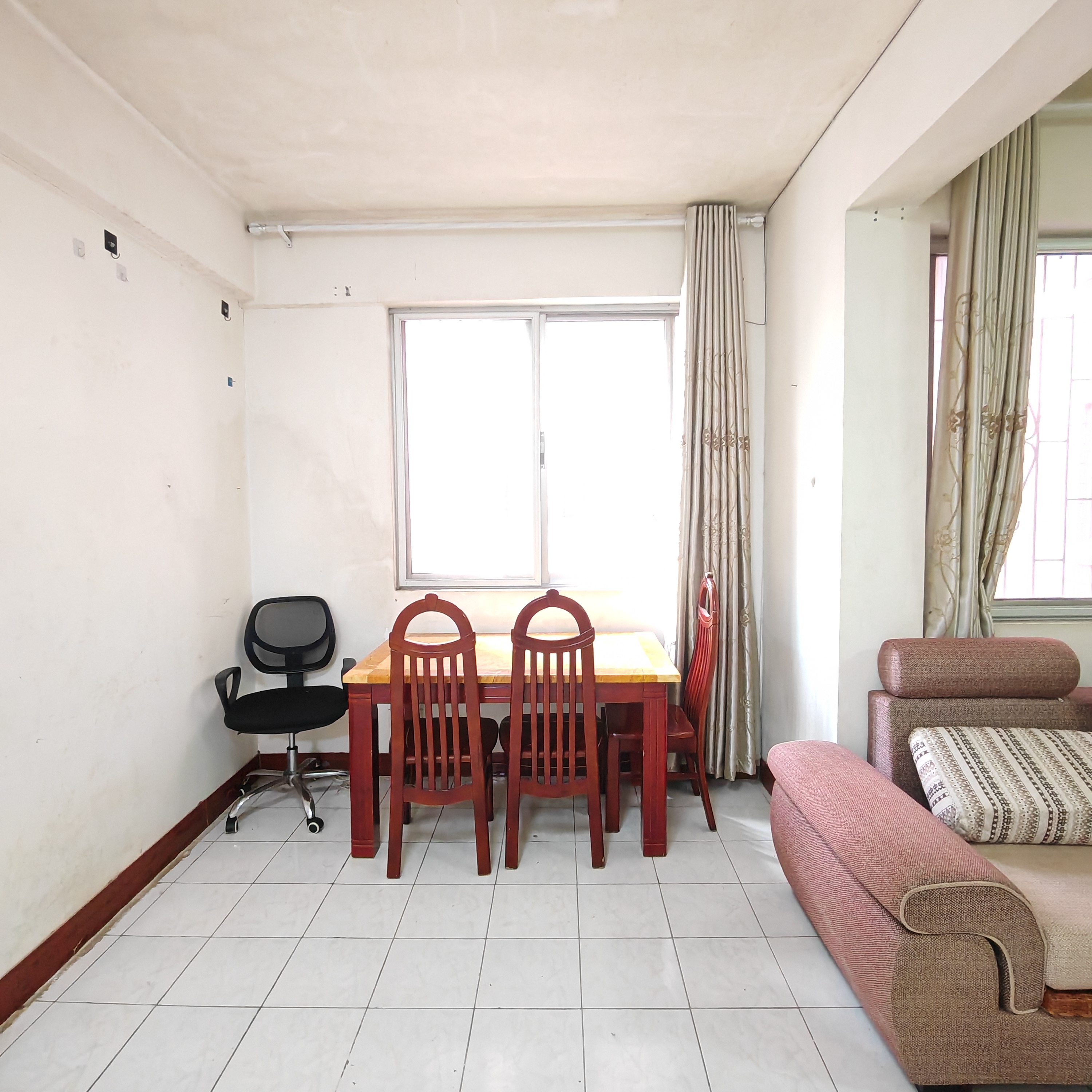 侨诚花园 2室2厅1卫 2300.0元/月 侨诚花园 2室2厅1卫 2300.0元/月室内图