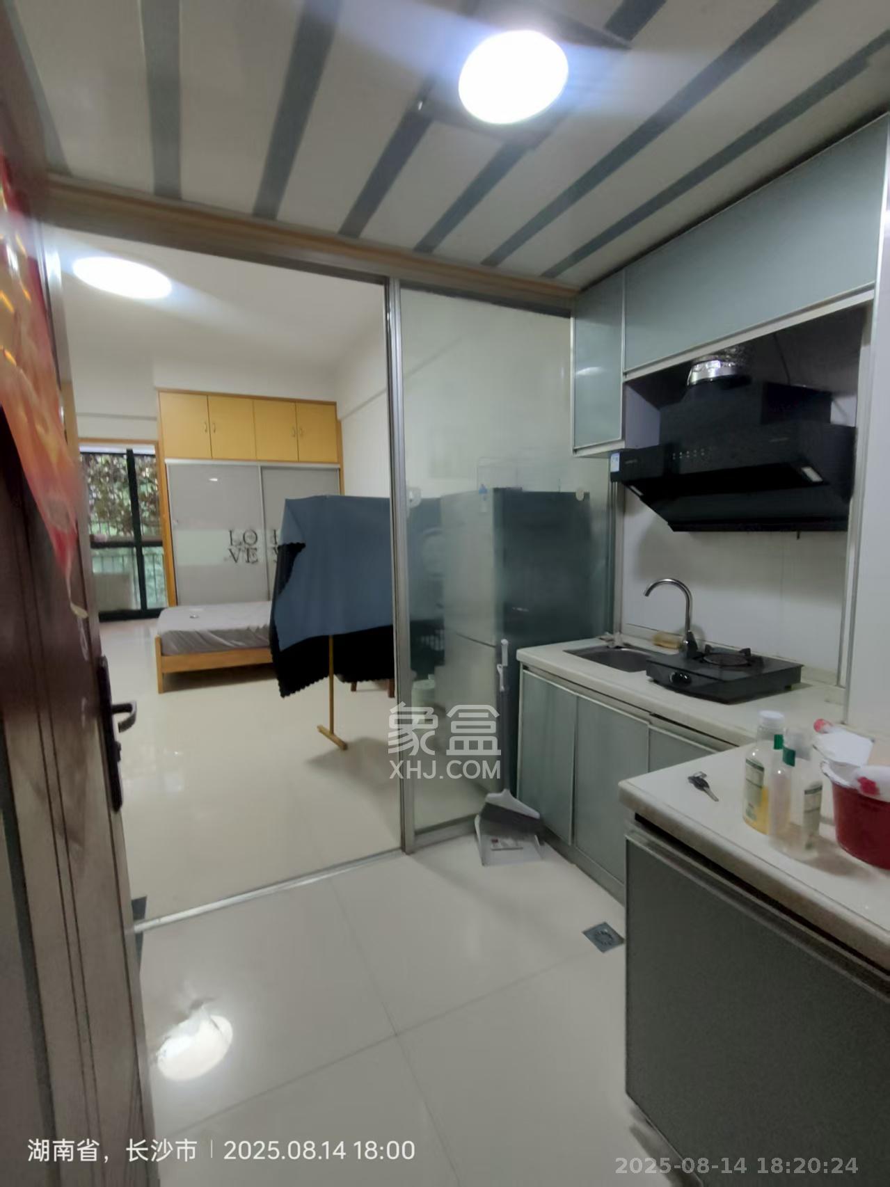 天城湖光山色 2室1厅1卫 1300.0元/月 天城湖光山色 2室1厅1卫 1300.0元/月室内图