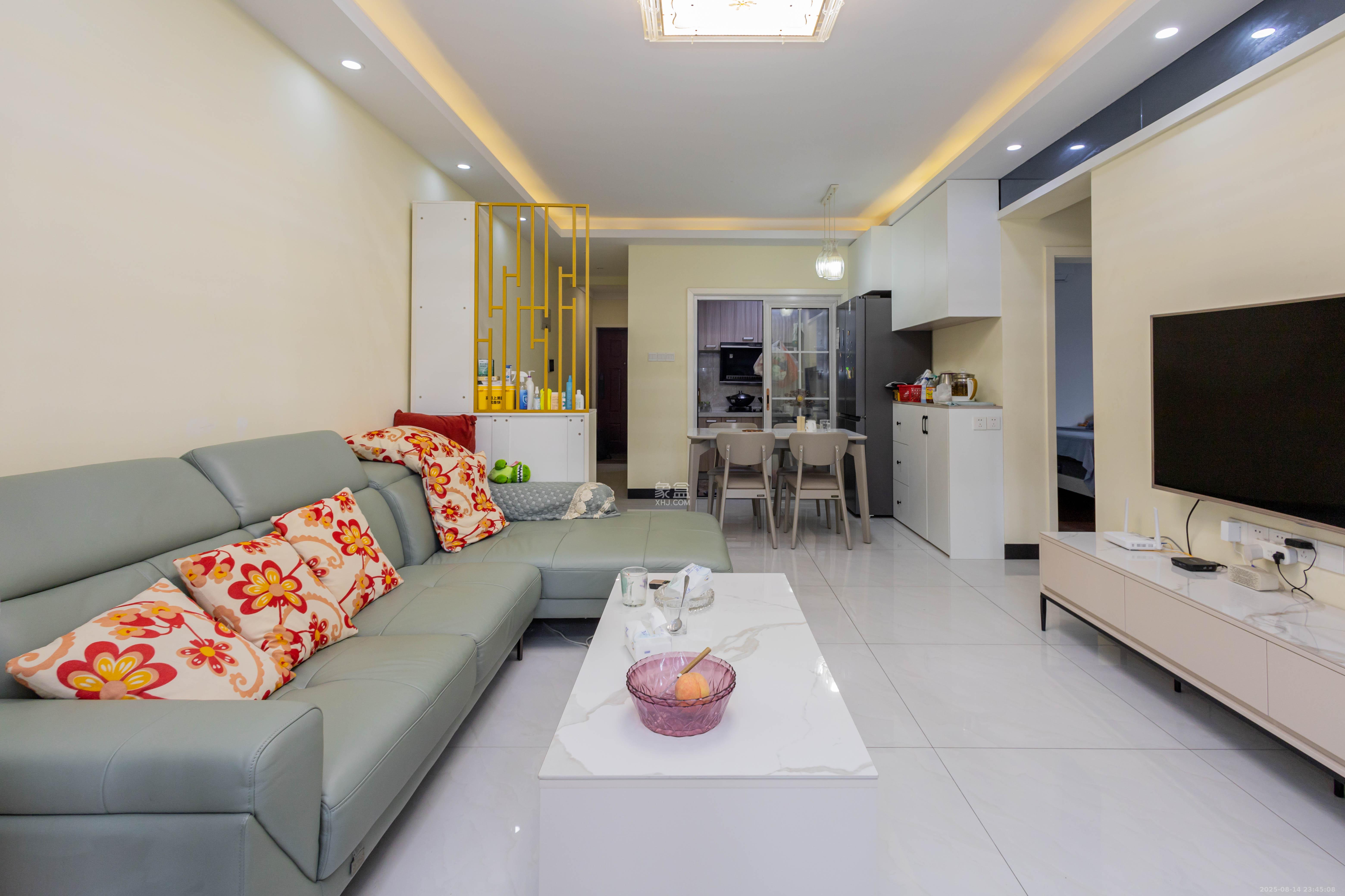 中国铁建国际城二期  3室2厅1卫    61.8万客厅