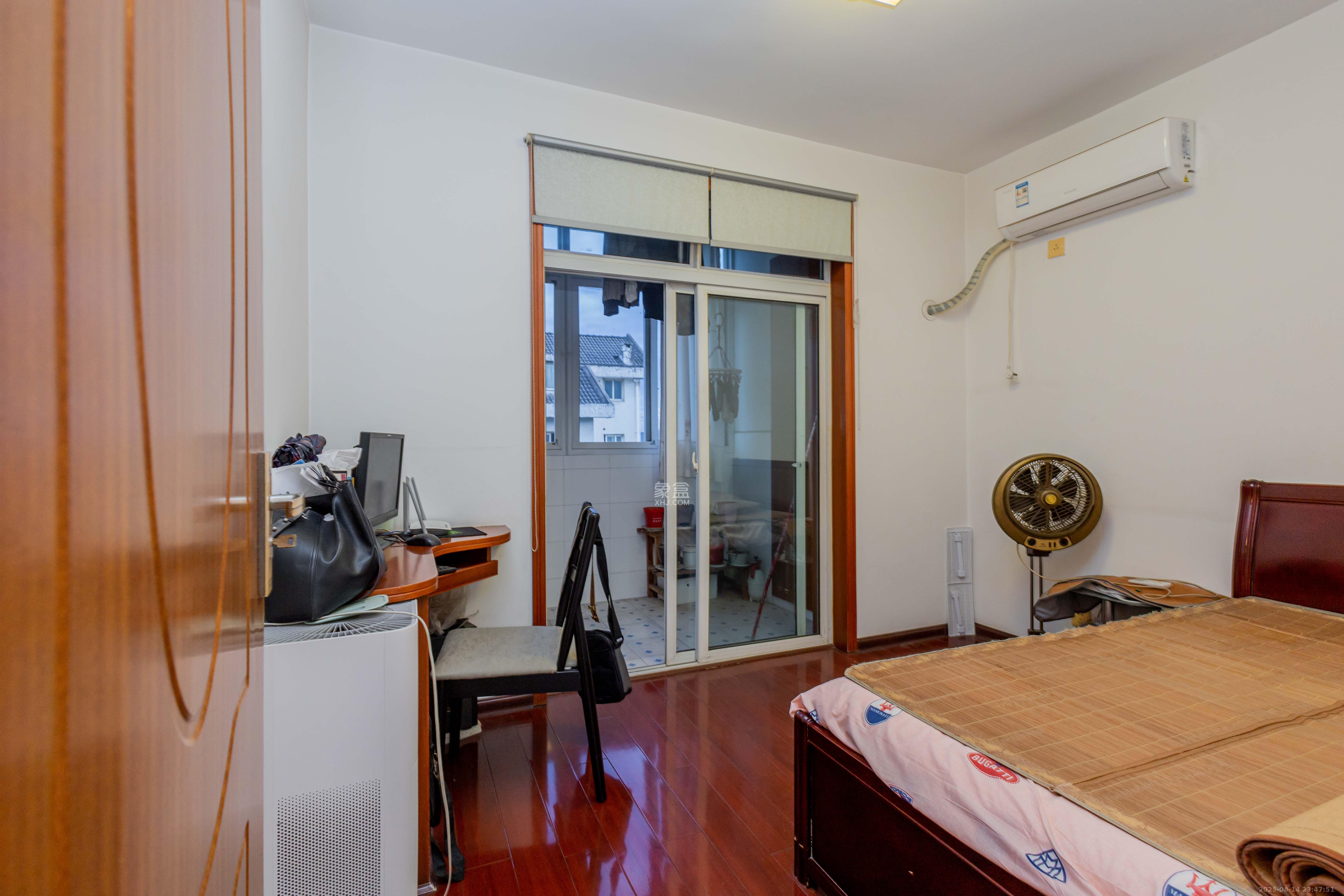 东岸锦城(东方人家)  5室2厅2卫    65.0万卧室