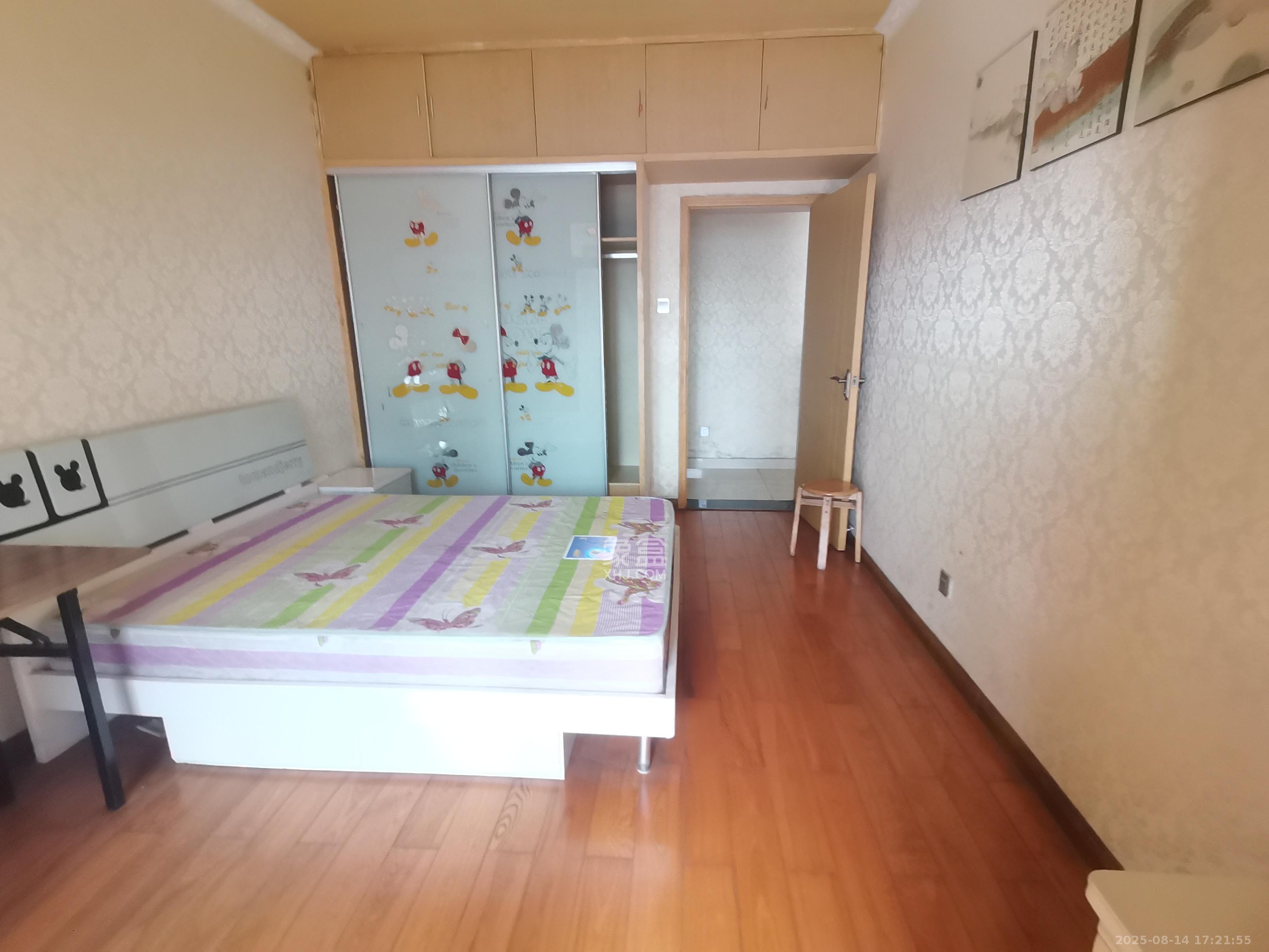 极目楚天  3室2厅2卫    3200.0元/月 极目楚天  3室2厅2卫    3200.0元/月室内图