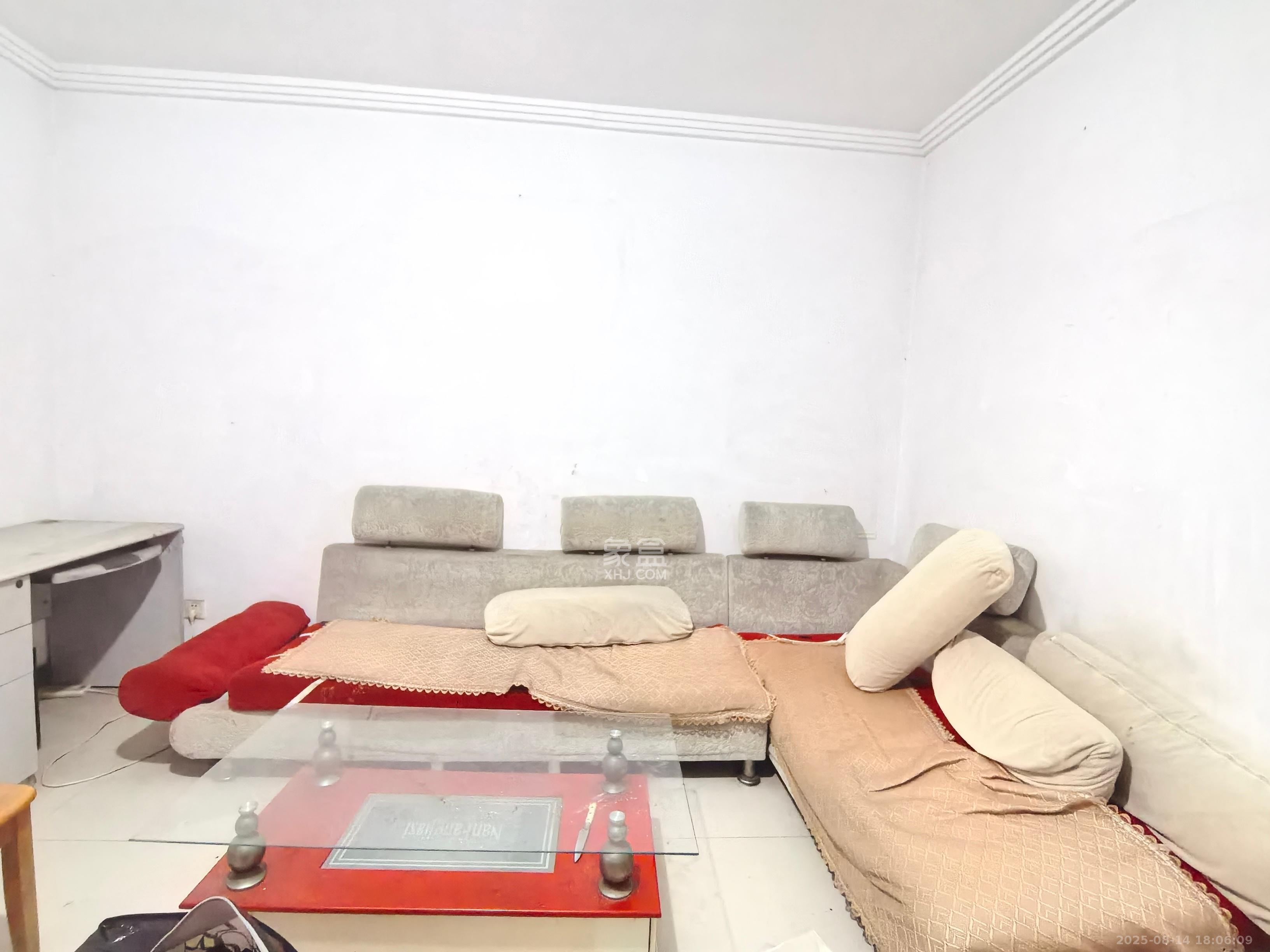 中南汽车世界 2室2厅1卫 1200.0元/月 中南汽车世界 2室2厅1卫 1200.0元/月室内图