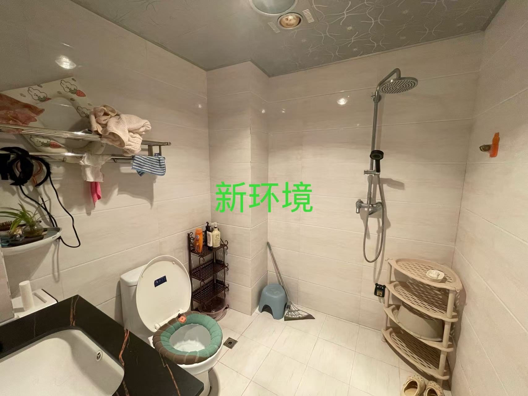 东城首座  3室2厅2卫   70.00万客厅