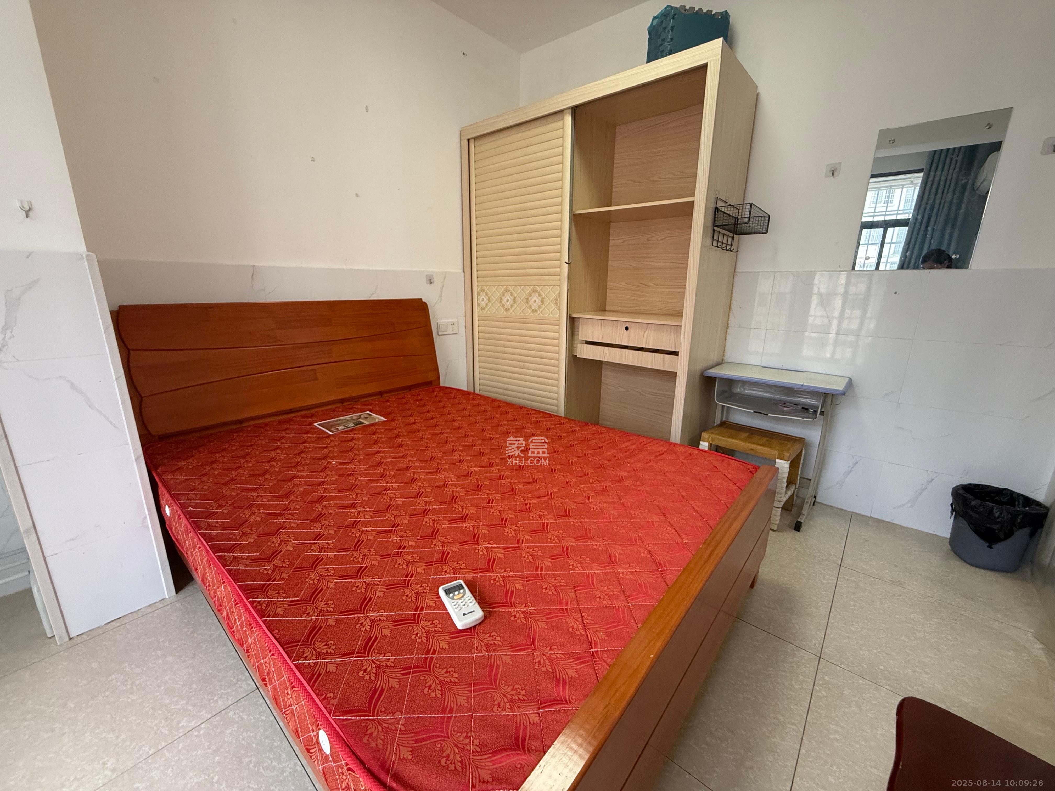 和润园一、二期 1室1厅1卫 900.0元/月 和润园一、二期 1室1厅1卫 900.0元/月室内图