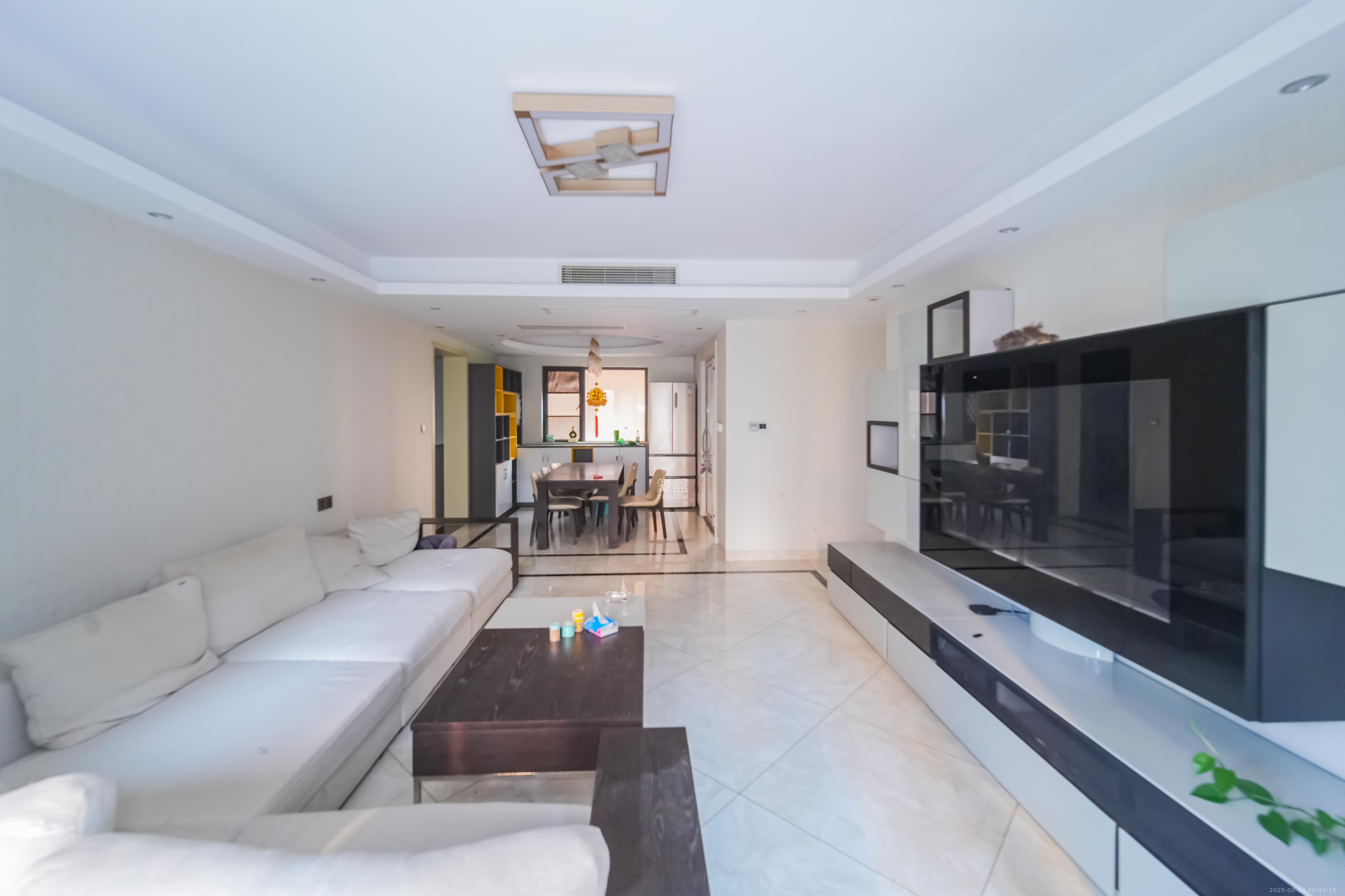 中城丽景香山园 4室2厅2卫 155.0万 中城丽景香山园 4室2厅2卫 155.0万客厅