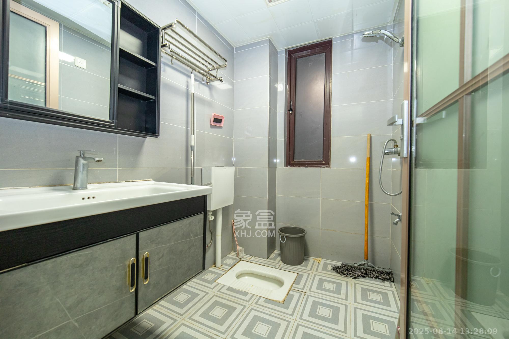 新长海广场  3室2厅1卫    64.9万 新长海广场  3室2厅1卫    64.9万卫生间