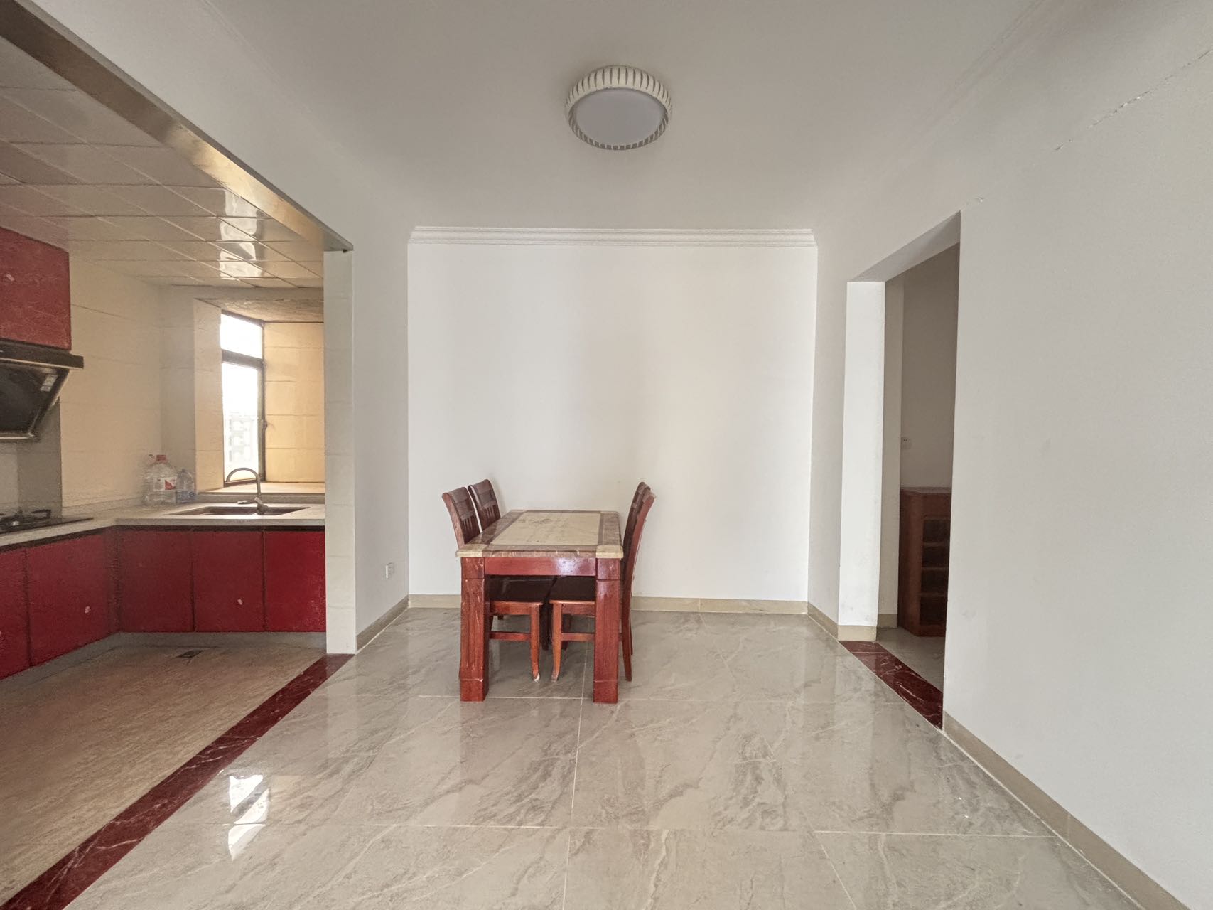 西海瑞园 3室2厅2卫 2200.0元/月 西海瑞园 3室2厅2卫 2200.0元/月室内图