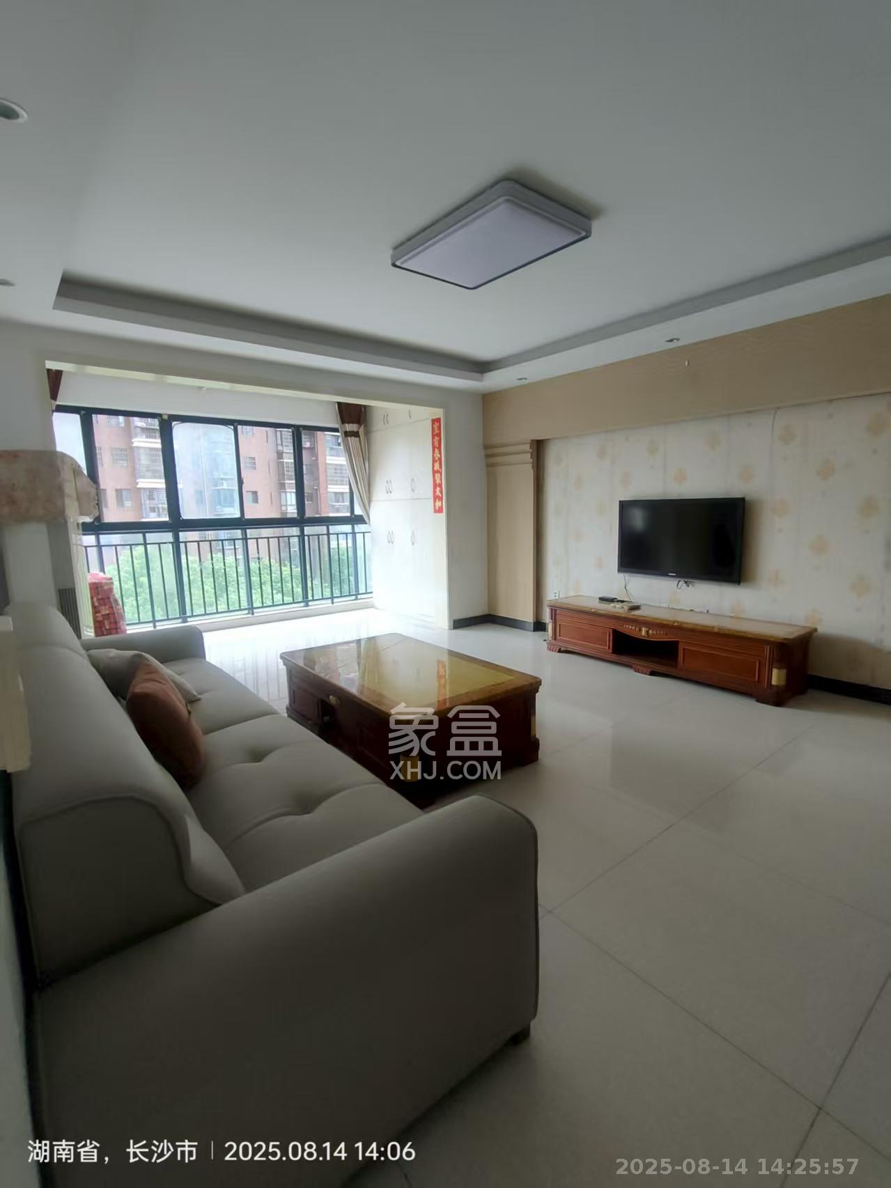 天城湖光山色  4室2厅2卫    2900.0元/月 天城湖光山色  4室2厅2卫    2900.0元/月