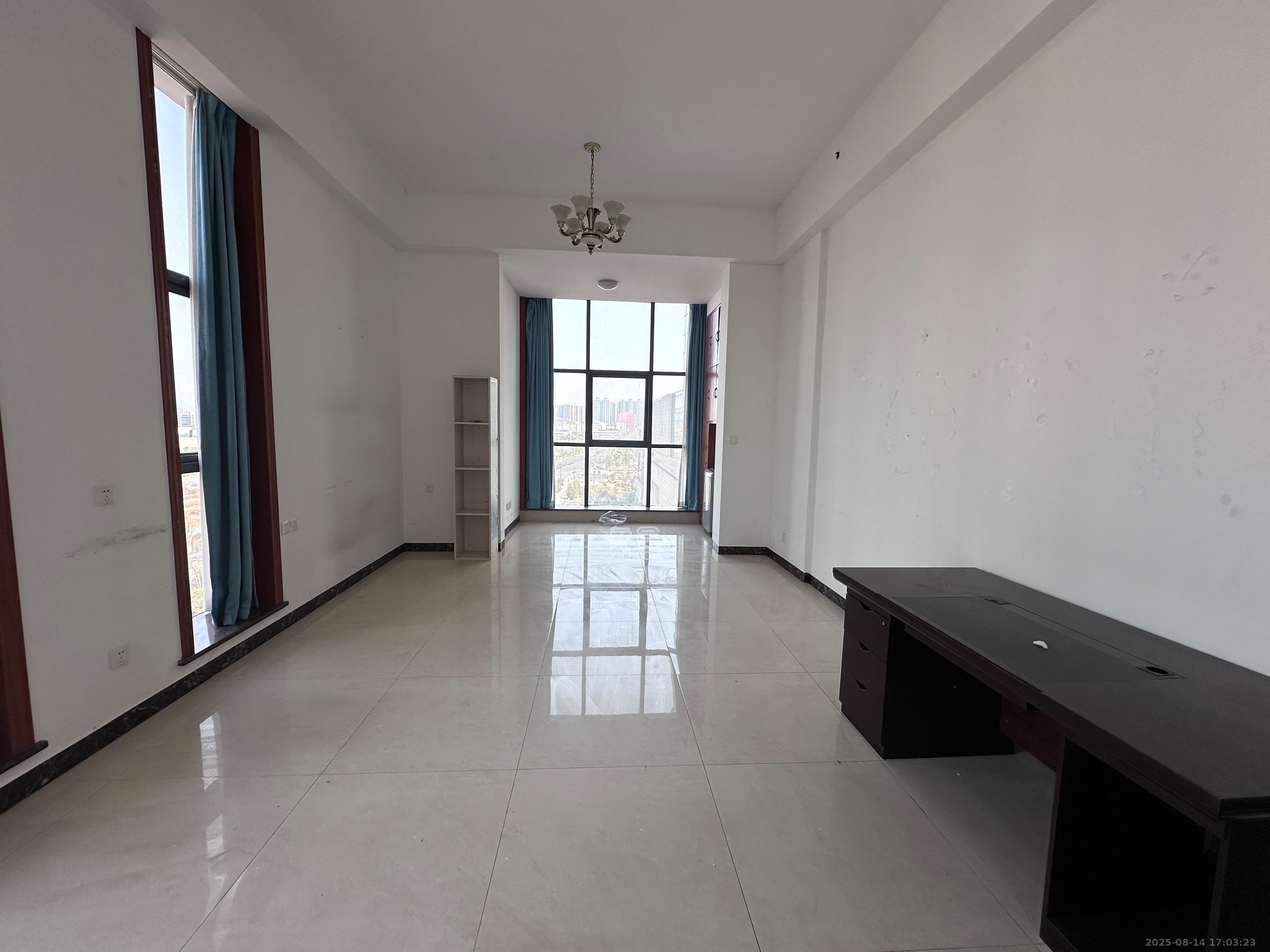 华侨假日中心(晟华苑) 1室1厅1卫 1700.0元/月 华侨假日中心(晟华苑) 1室1厅1卫 1700.0元/月室内图