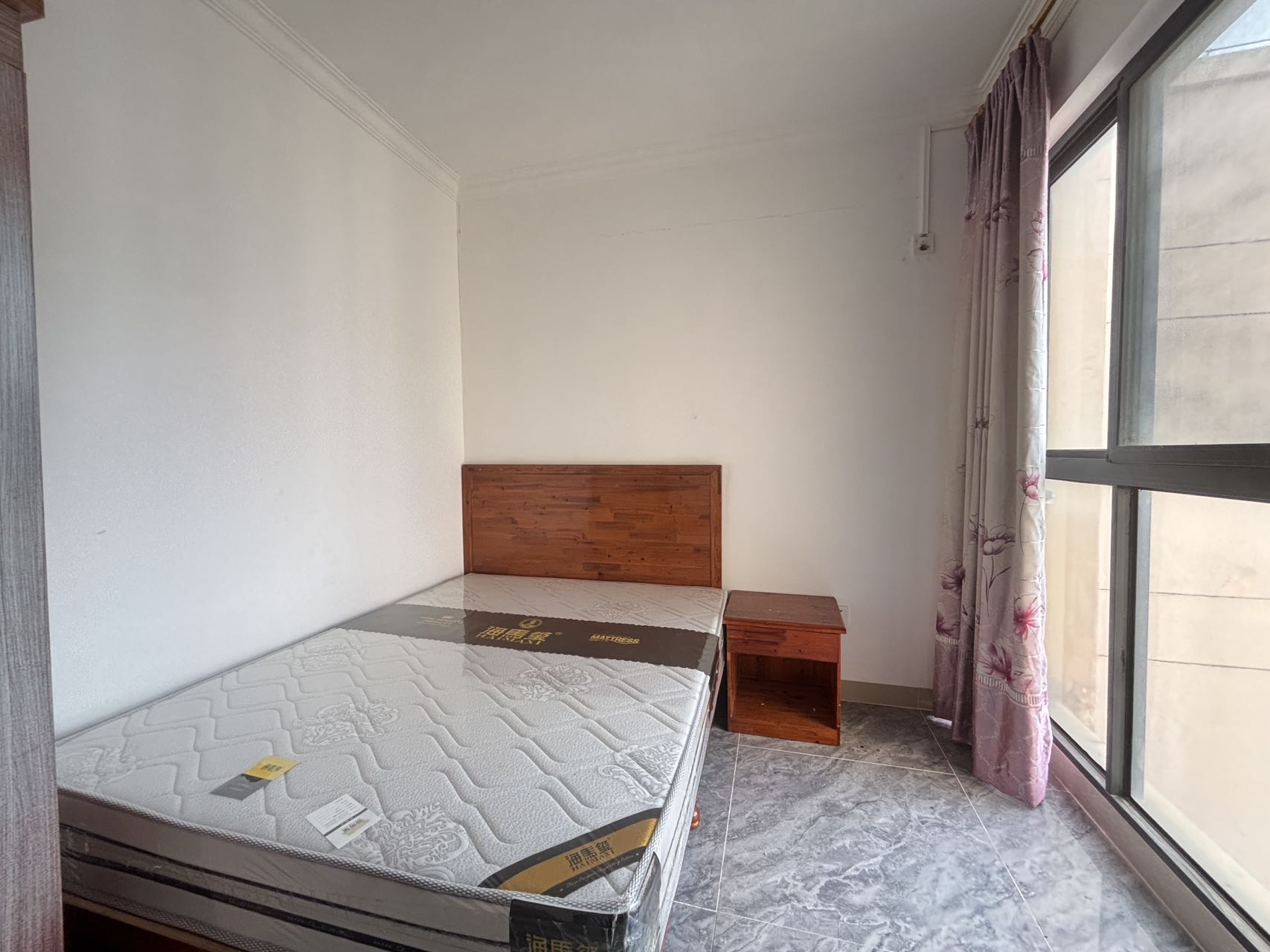 西海瑞园 3室2厅2卫 2200.0元/月 西海瑞园 3室2厅2卫 2200.0元/月室内图