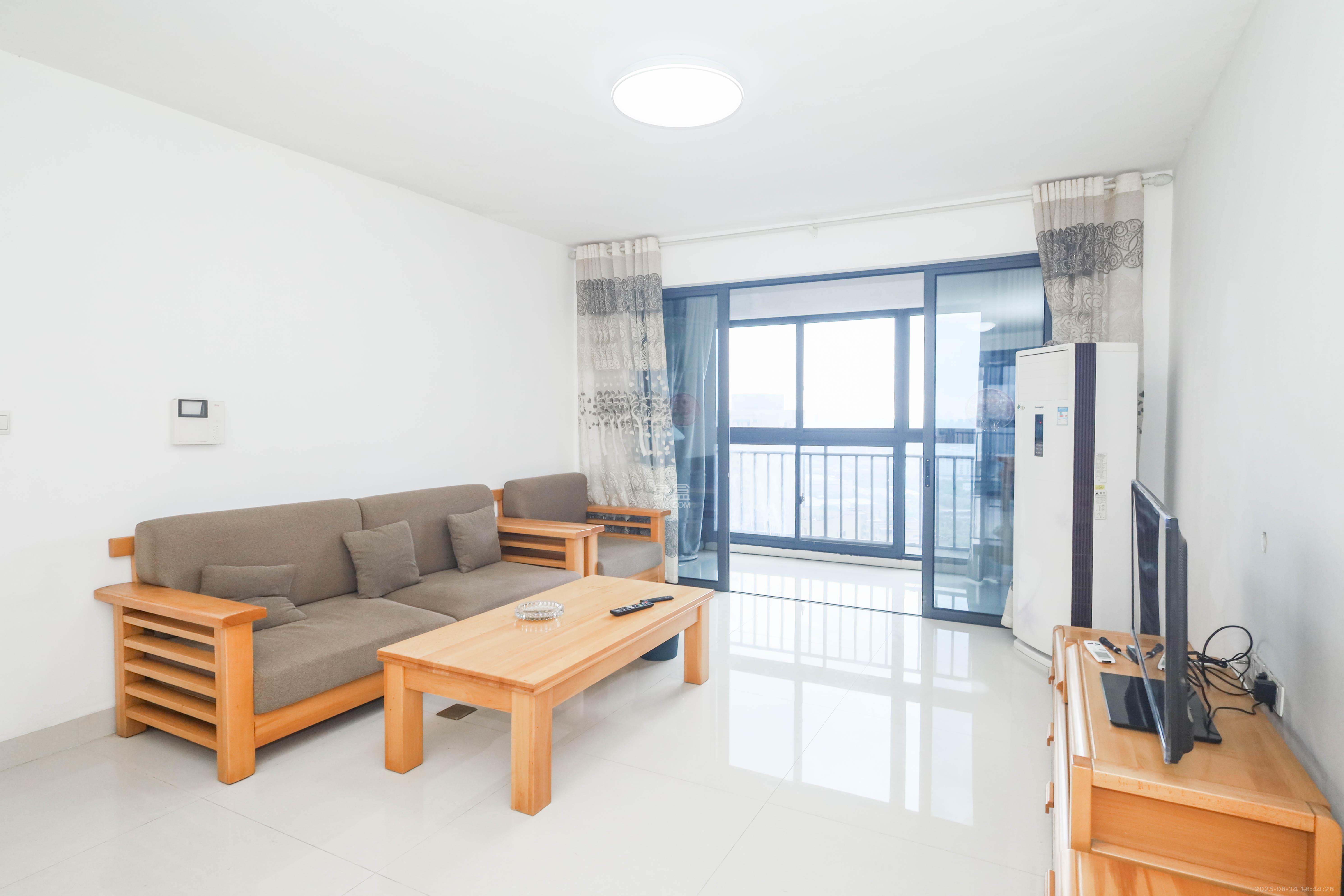 保利麓谷林语B区  3室2厅2卫    105.0万客厅