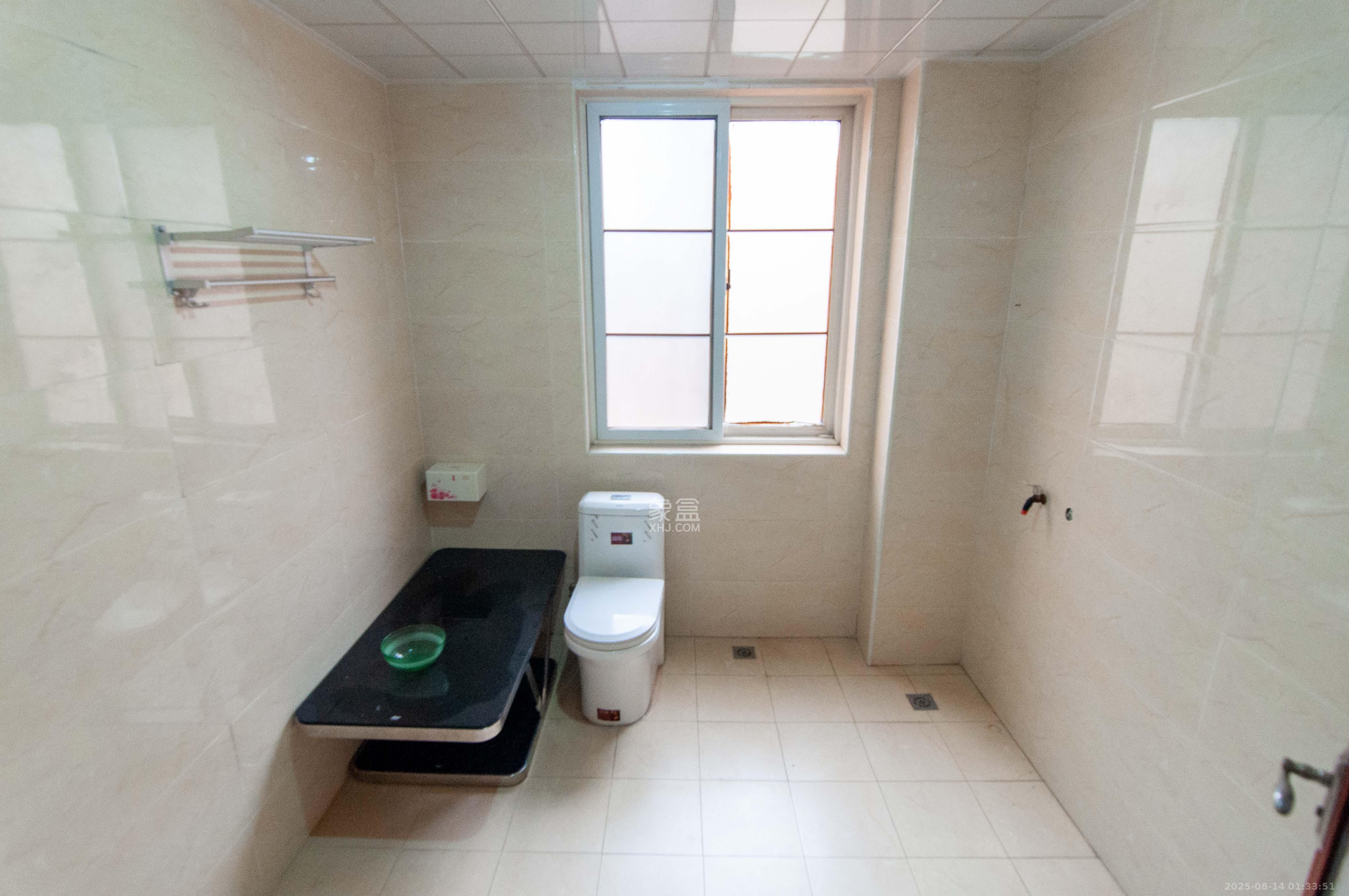 沁园春御院  4室2厅1卫    199.99万卫生间