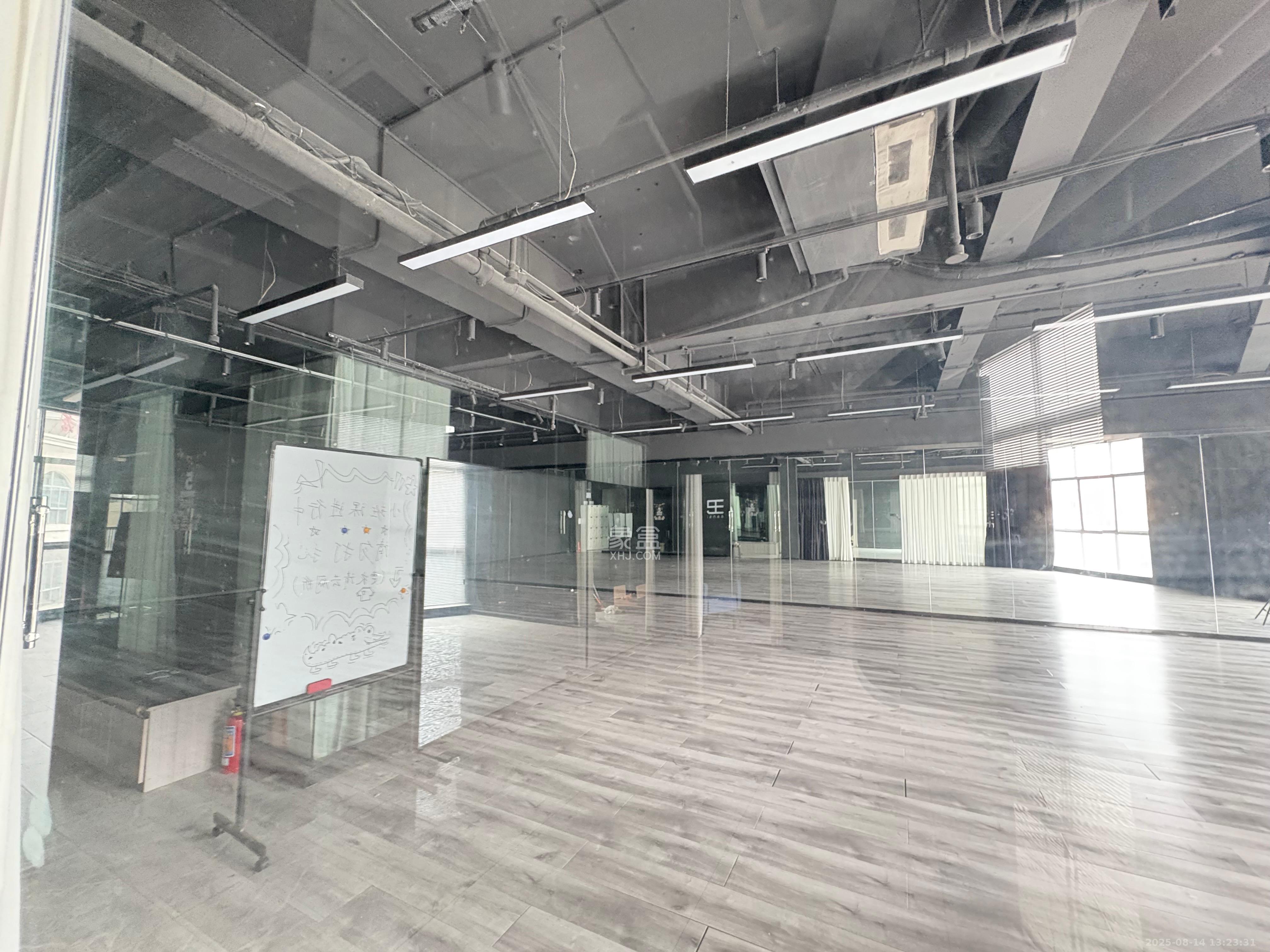 上河国际C区   305.0㎡      12000.0元/月室内图