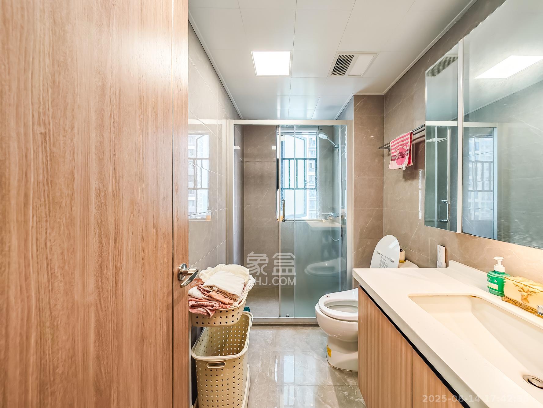 金地兰亭樾  3室2厅2卫    170.0万 金地兰亭樾  3室2厅2卫    170.0万卫生间