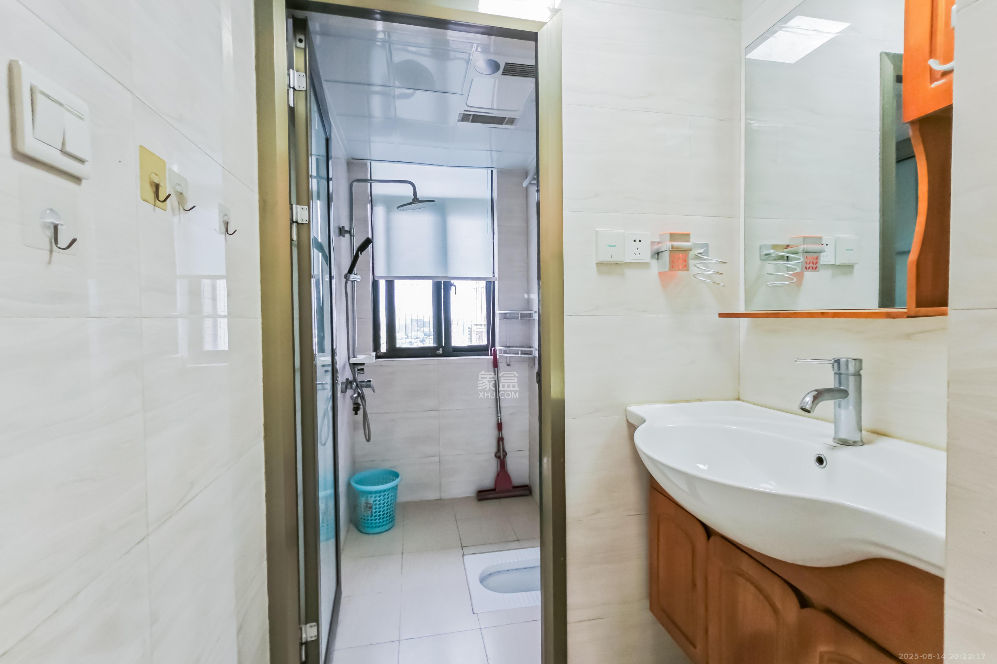 海拔东方  3室2厅2卫    72.8万 海拔东方  3室2厅2卫    72.8万卫生间