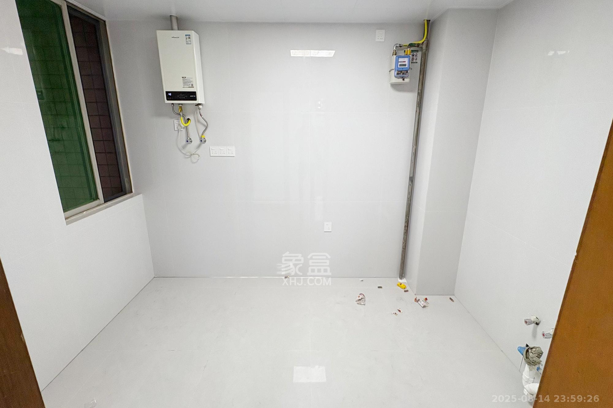 鑫溪大厦  3室2厅2卫    143.0万厨房