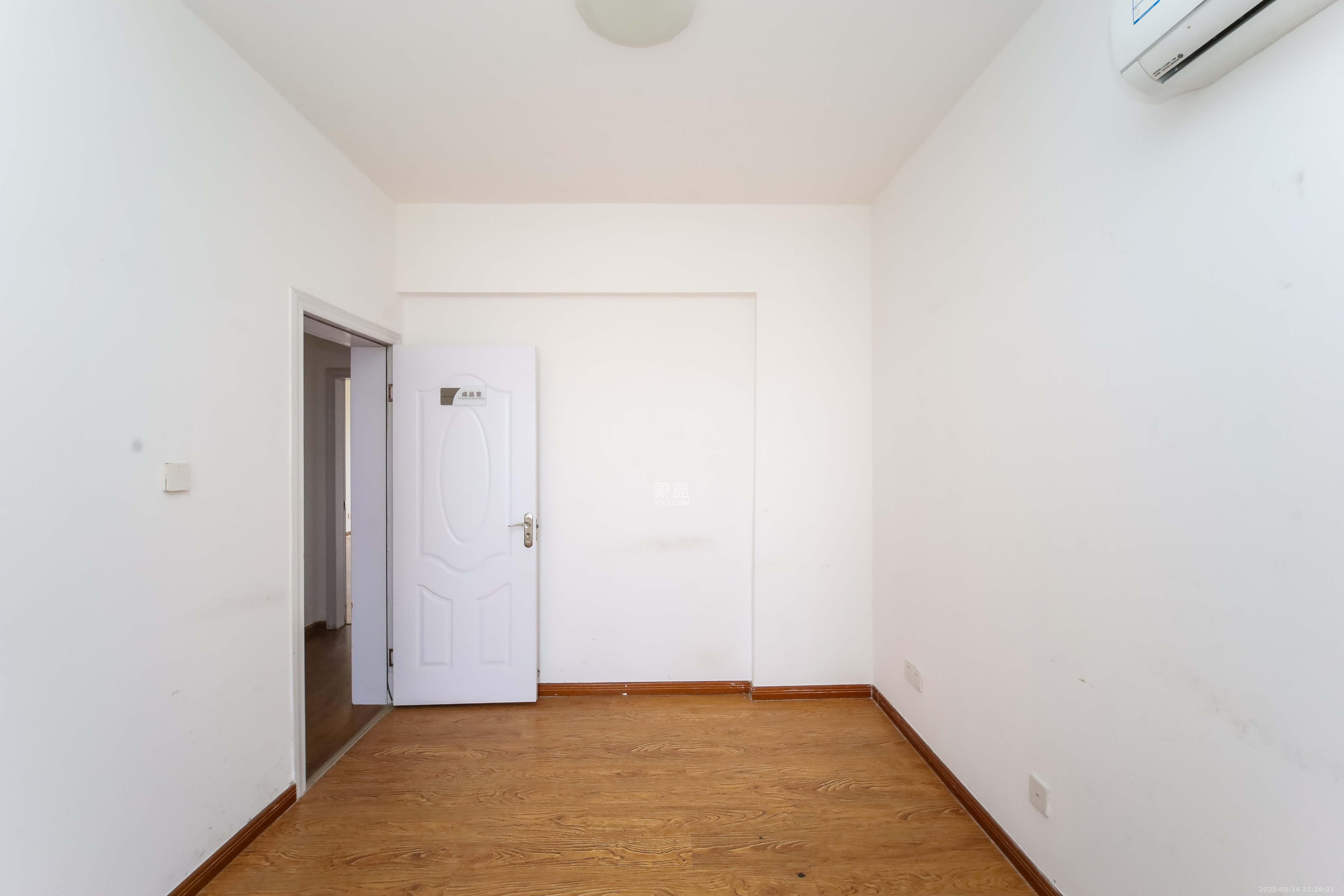 湘域熙岸 4室2厅2卫 240.0万 湘域熙岸 4室2厅2卫 240.0万卧室