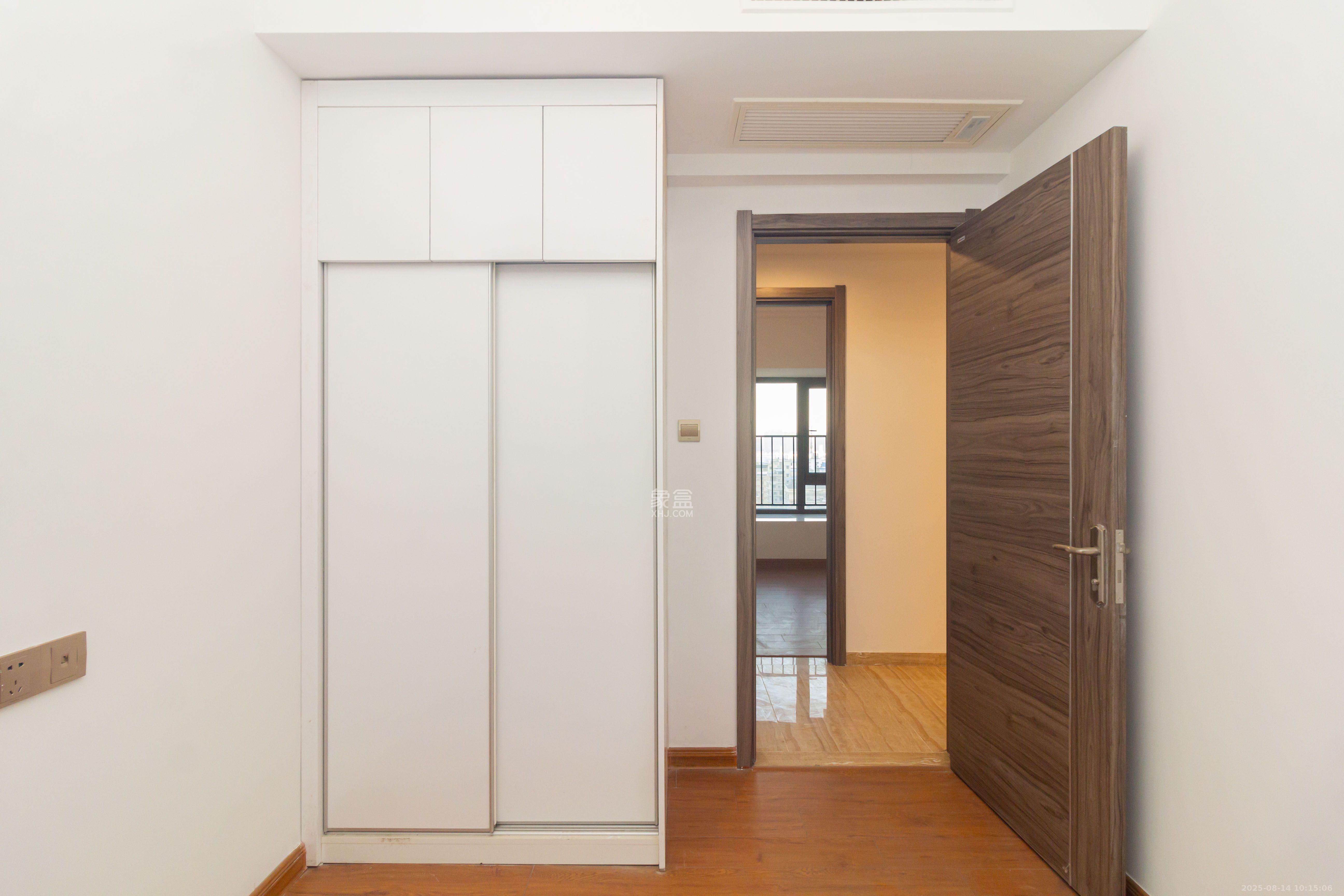 碧桂园星城首府 3室2厅2卫 2400.0元/月 碧桂园星城首府 3室2厅2卫 2400.0元/月室内图