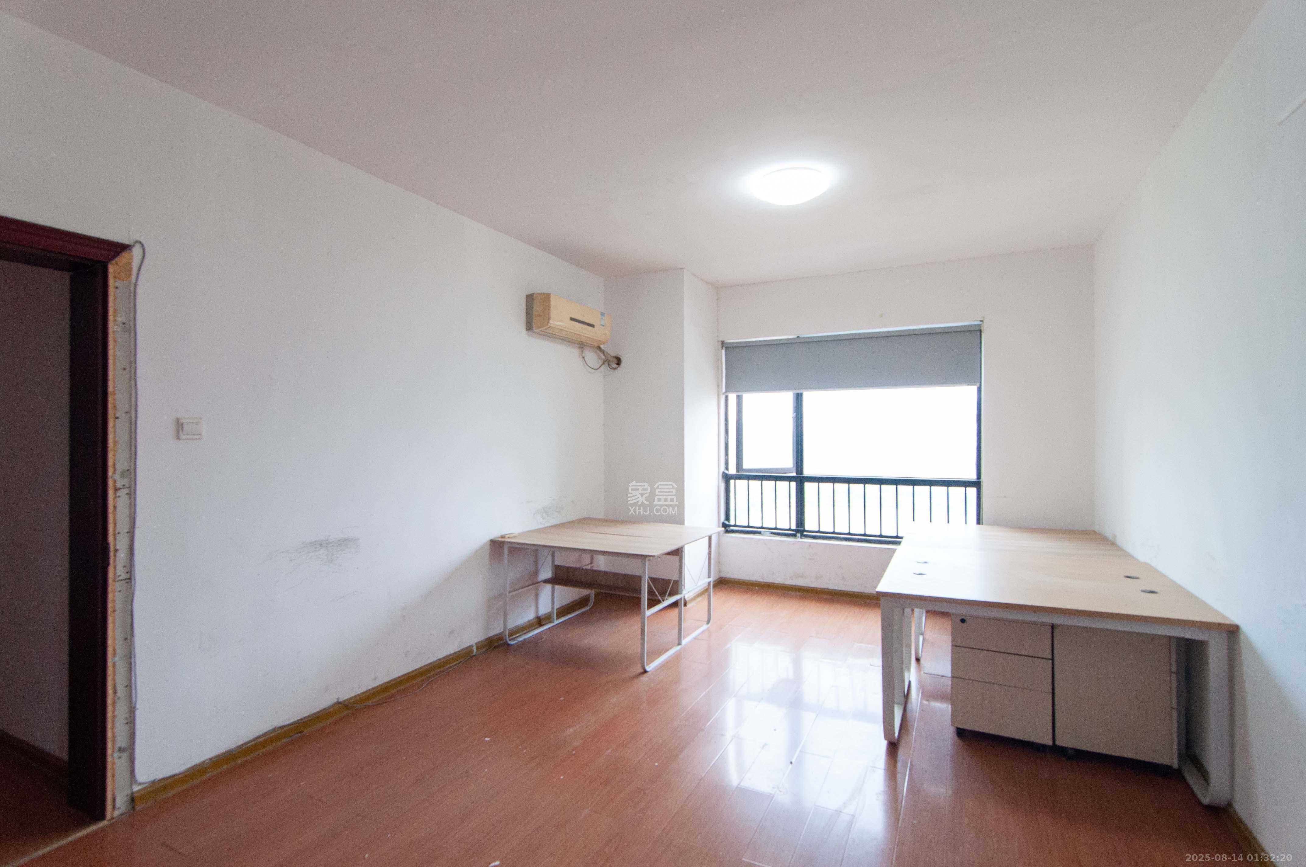 达美D6区  5室2厅3卫    160.0万其他