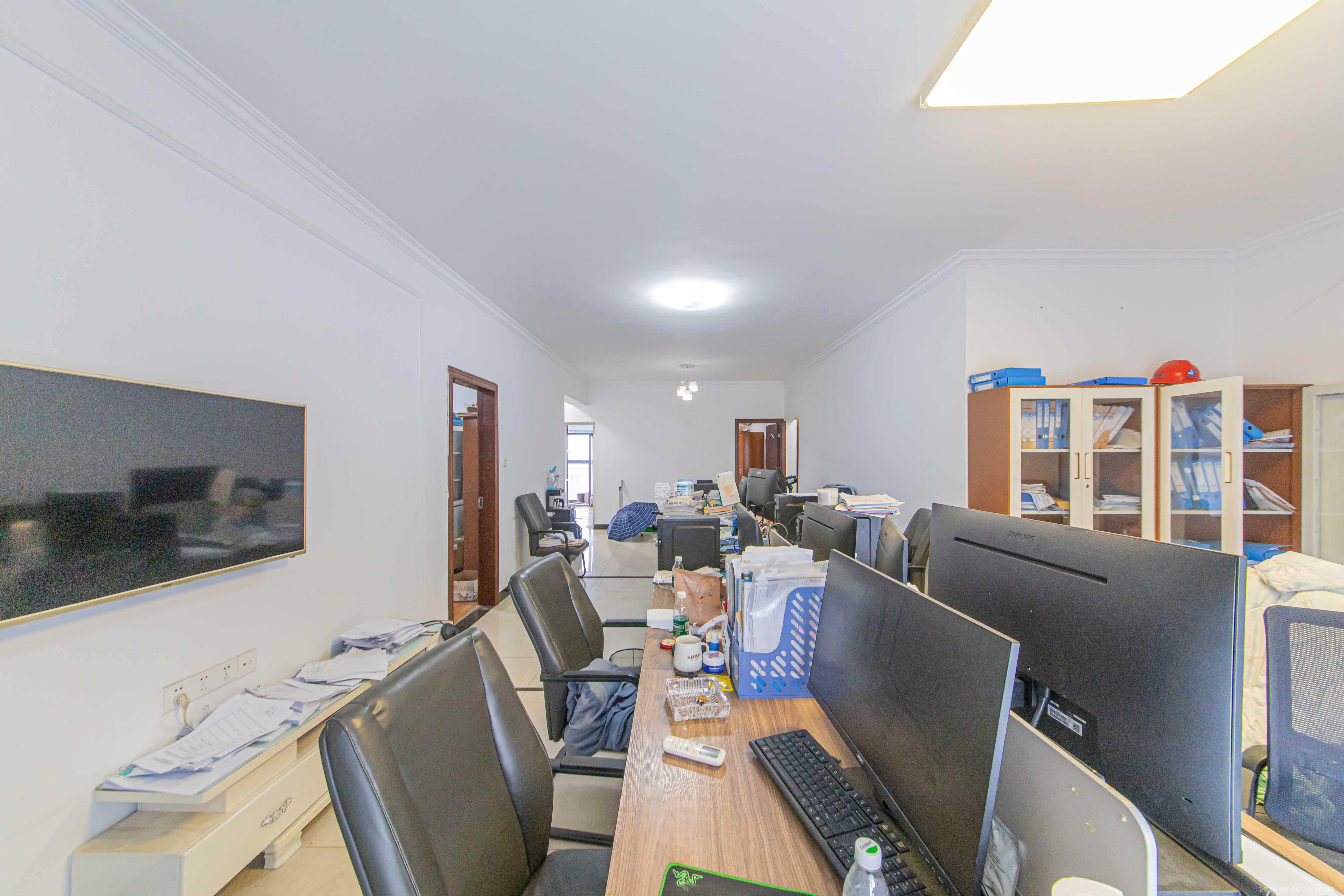 夏威夷碧水春城(碧桂园城市花园)  4室2厅2卫    129.0万 夏威夷碧水春城(碧桂园城市花园)  4室2厅2卫    129.0万客厅