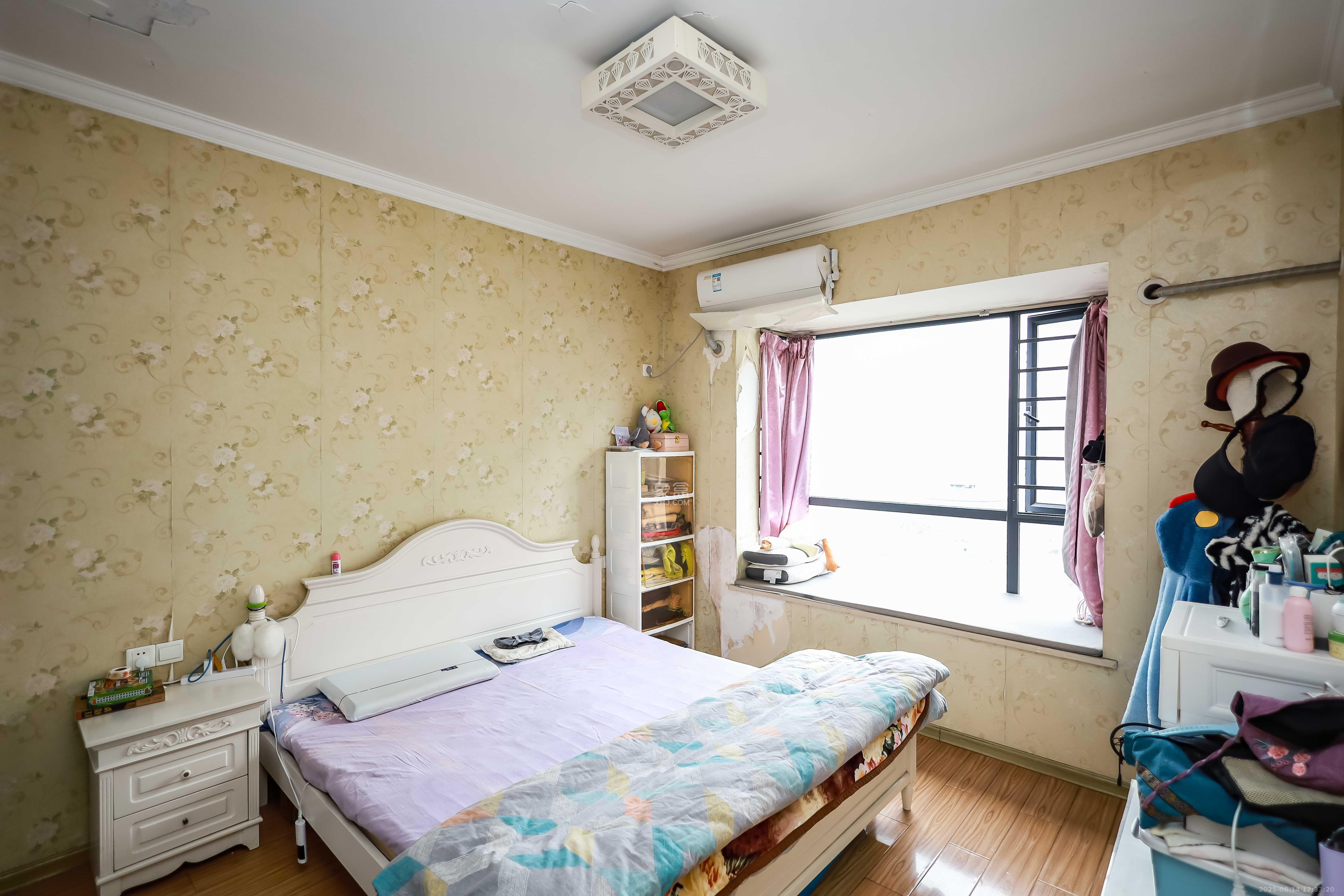 莱茵城  3室2厅1卫    2300.0元/月 莱茵城  3室2厅1卫    2300.0元/月室内图