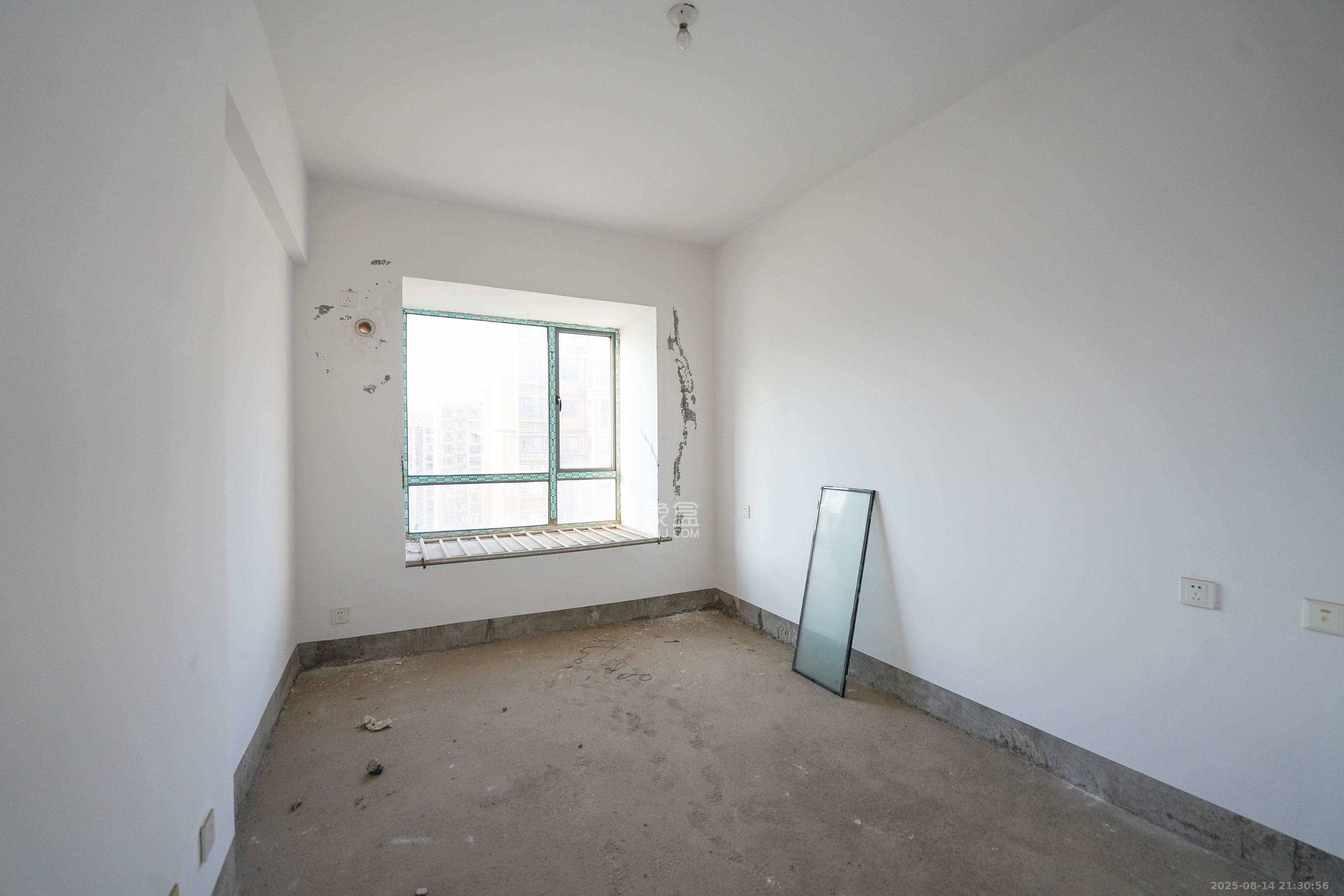 和美星城 4室2厅2卫 130.0万 和美星城 4室2厅2卫 130.0万卧室