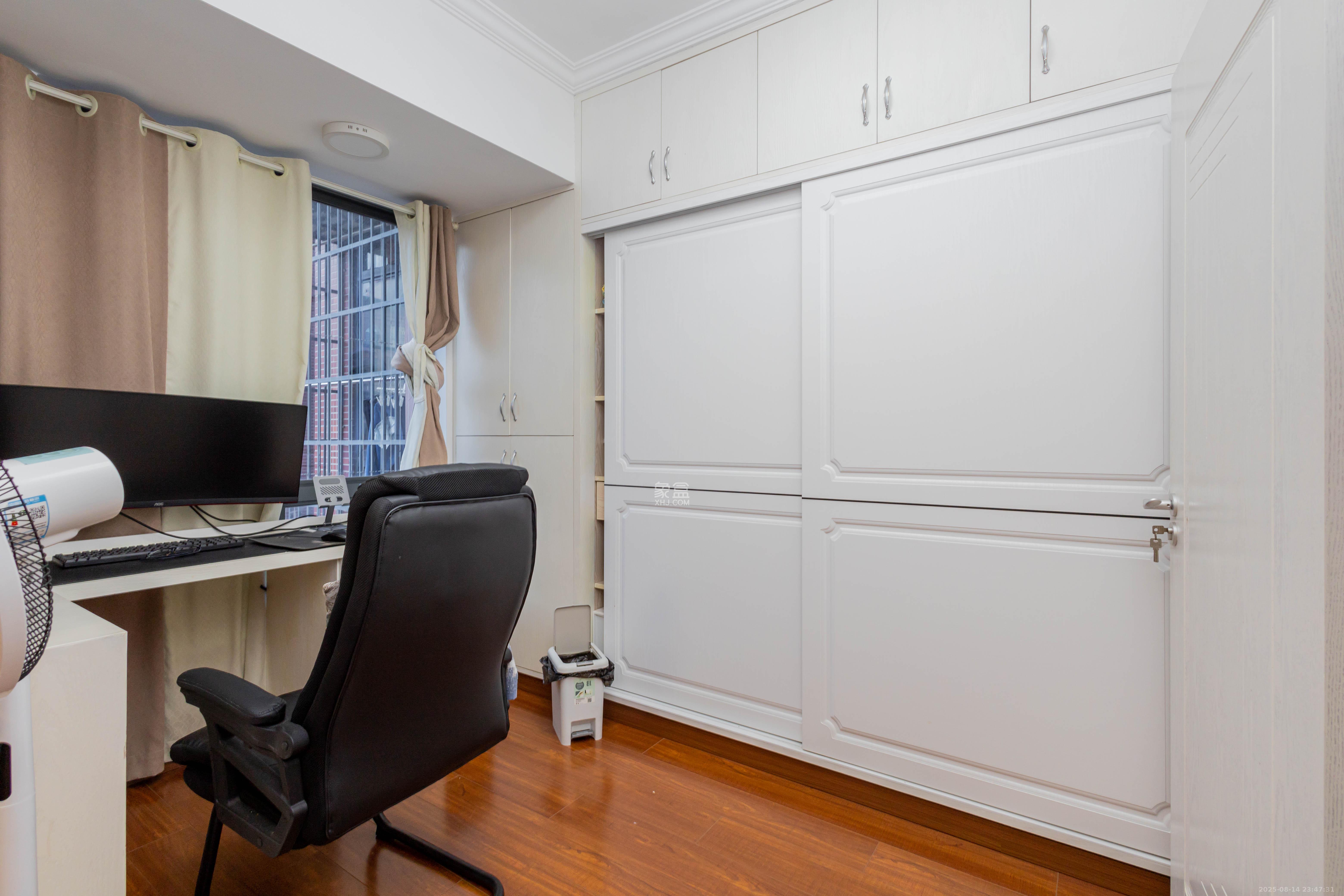 海德公园  4室2厅1卫    88.0万卧室