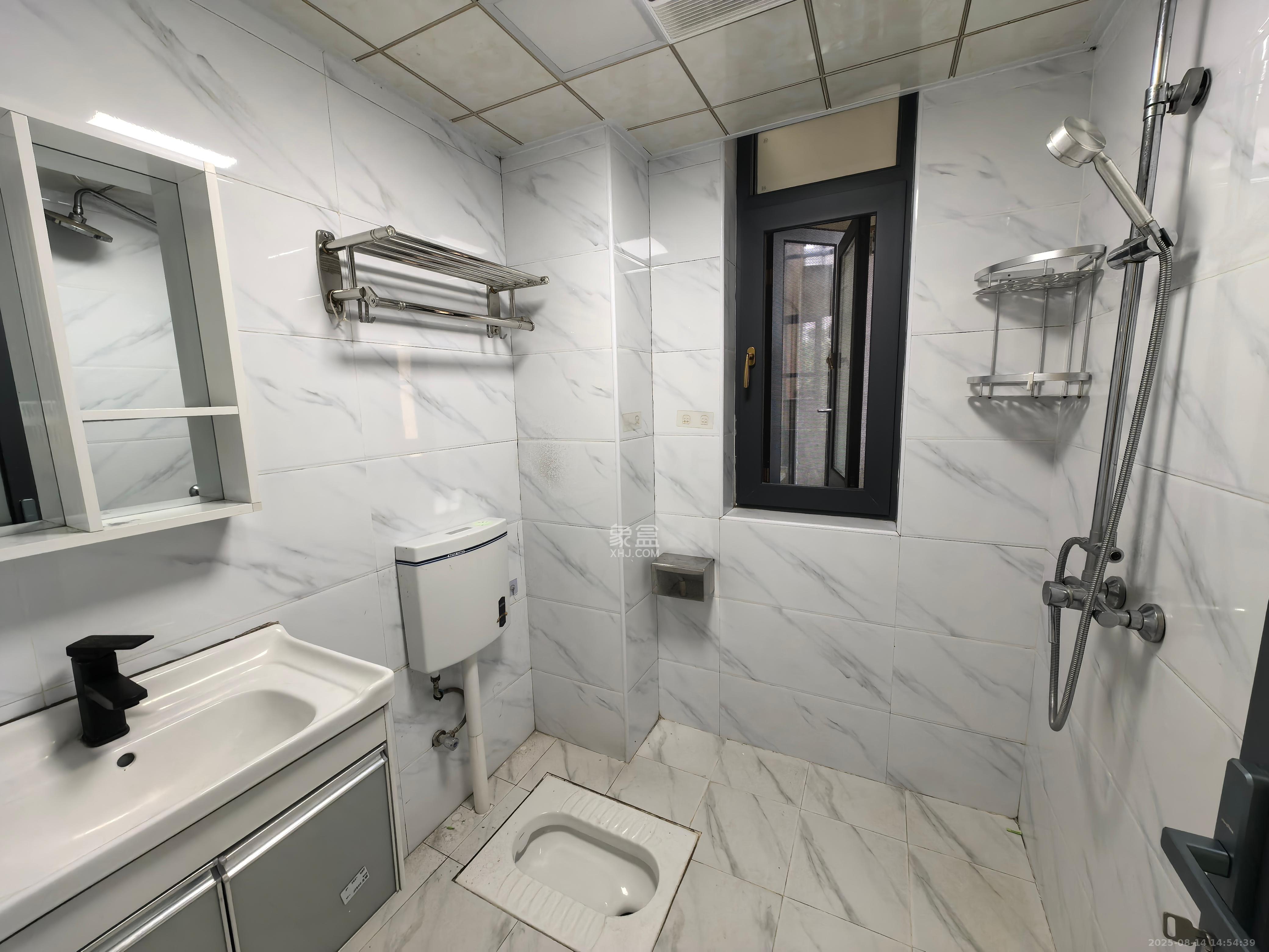 荷韵园  1室0厅0卫    1600.0元/月 荷韵园  1室0厅0卫    1600.0元/月室内图