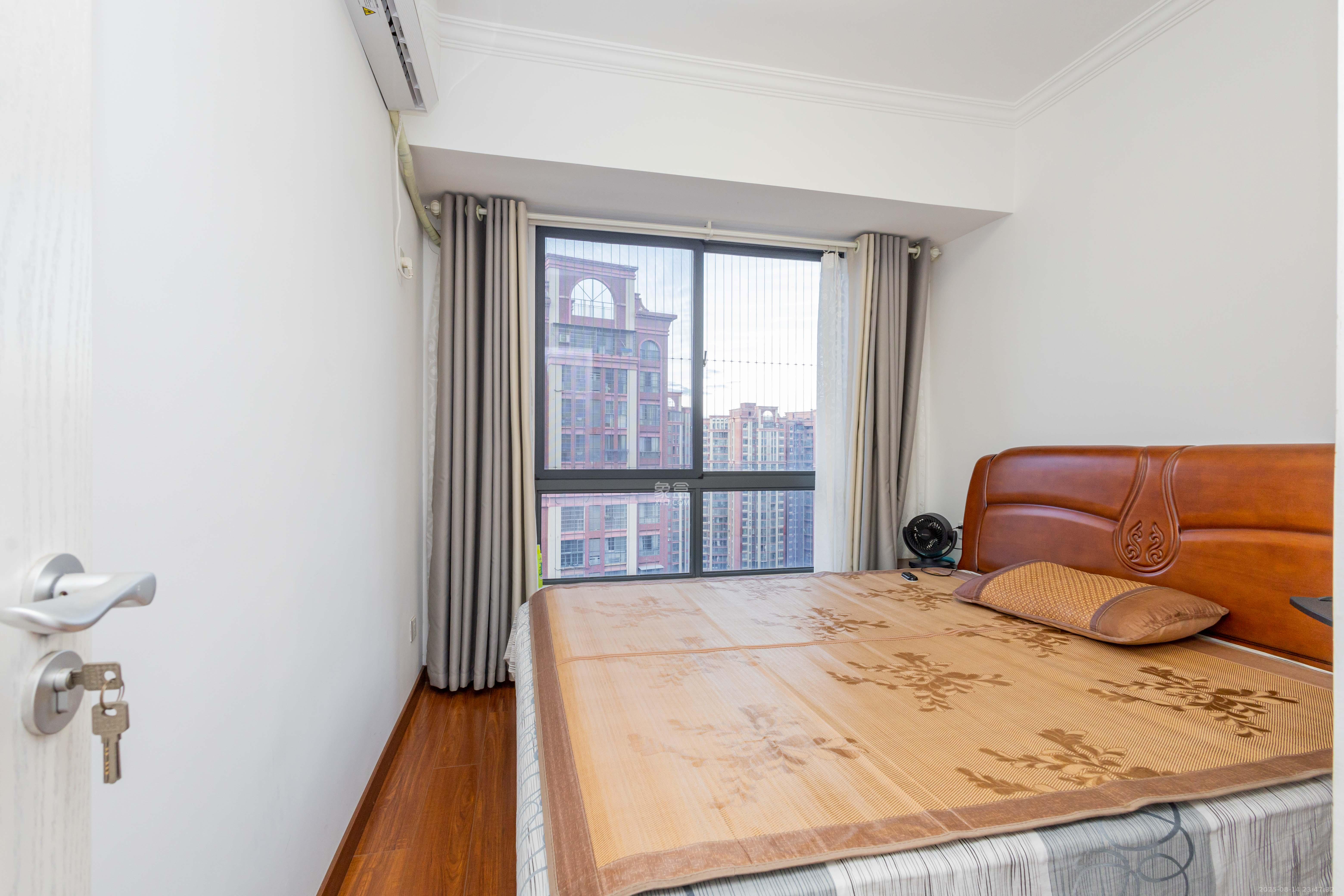 海德公园  4室2厅1卫    88.0万卧室