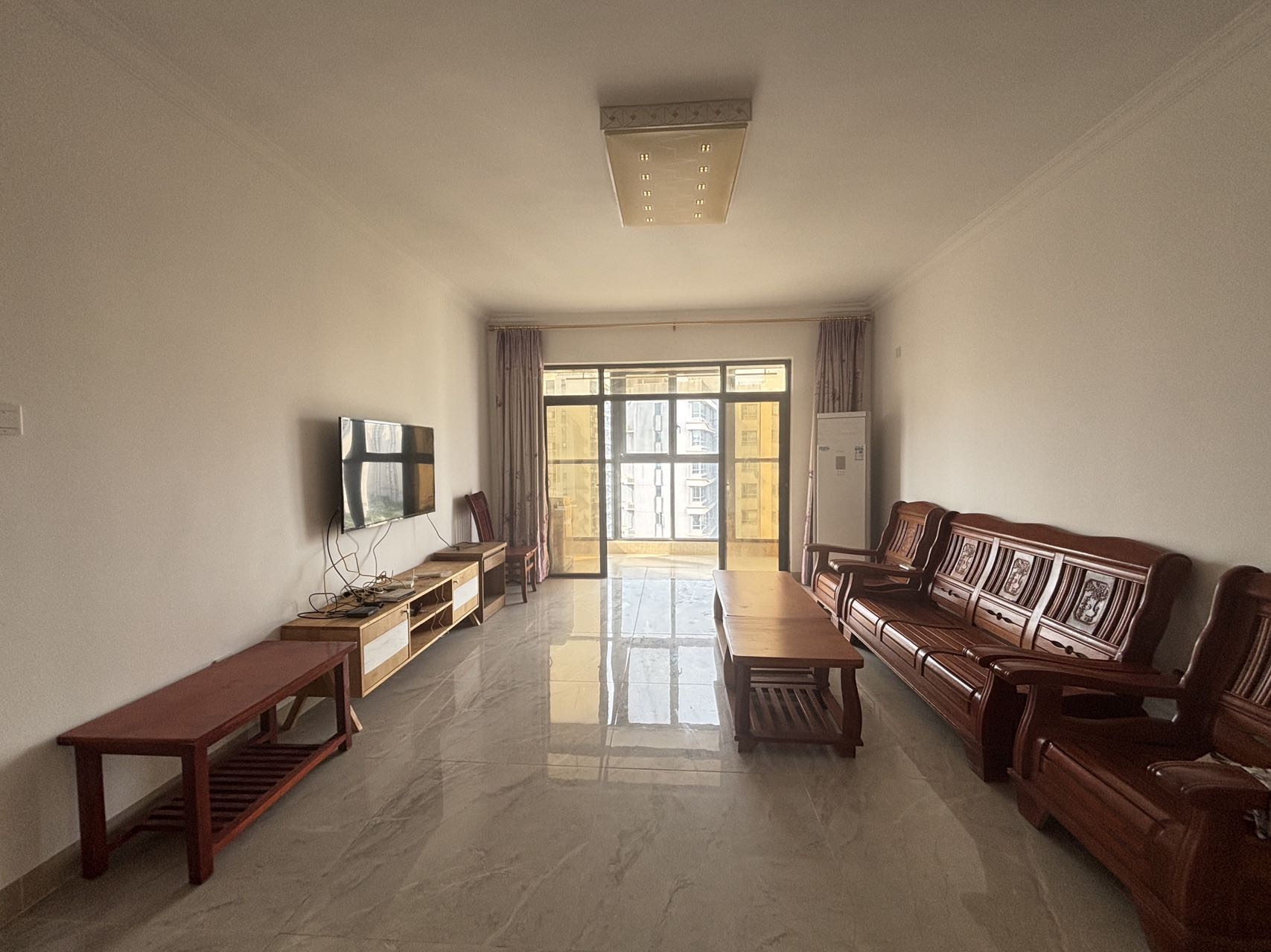 西海瑞园 3室2厅2卫 2200.0元/月 西海瑞园 3室2厅2卫 2200.0元/月室内图